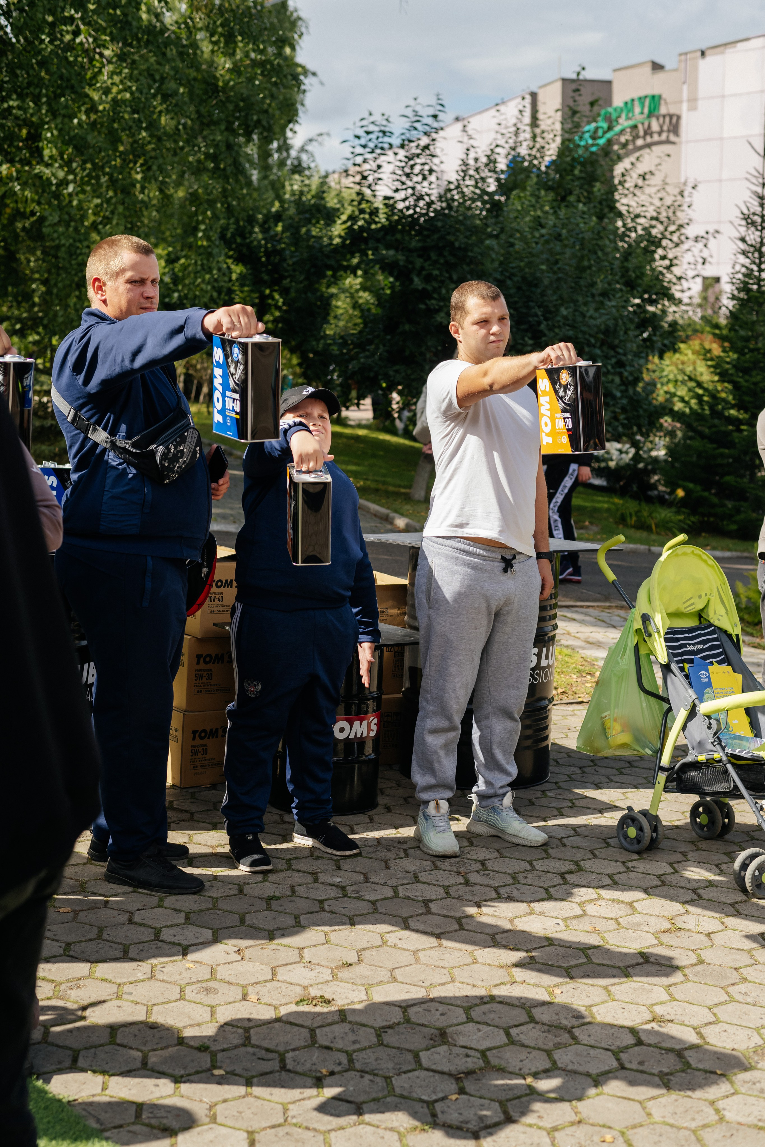 Моторное масло Tom's. Фотограф в Красноярске