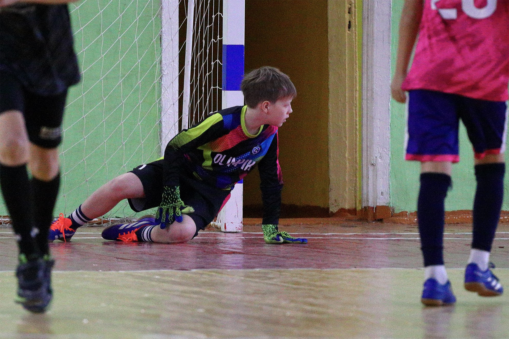 Вратарь отбивший мяч