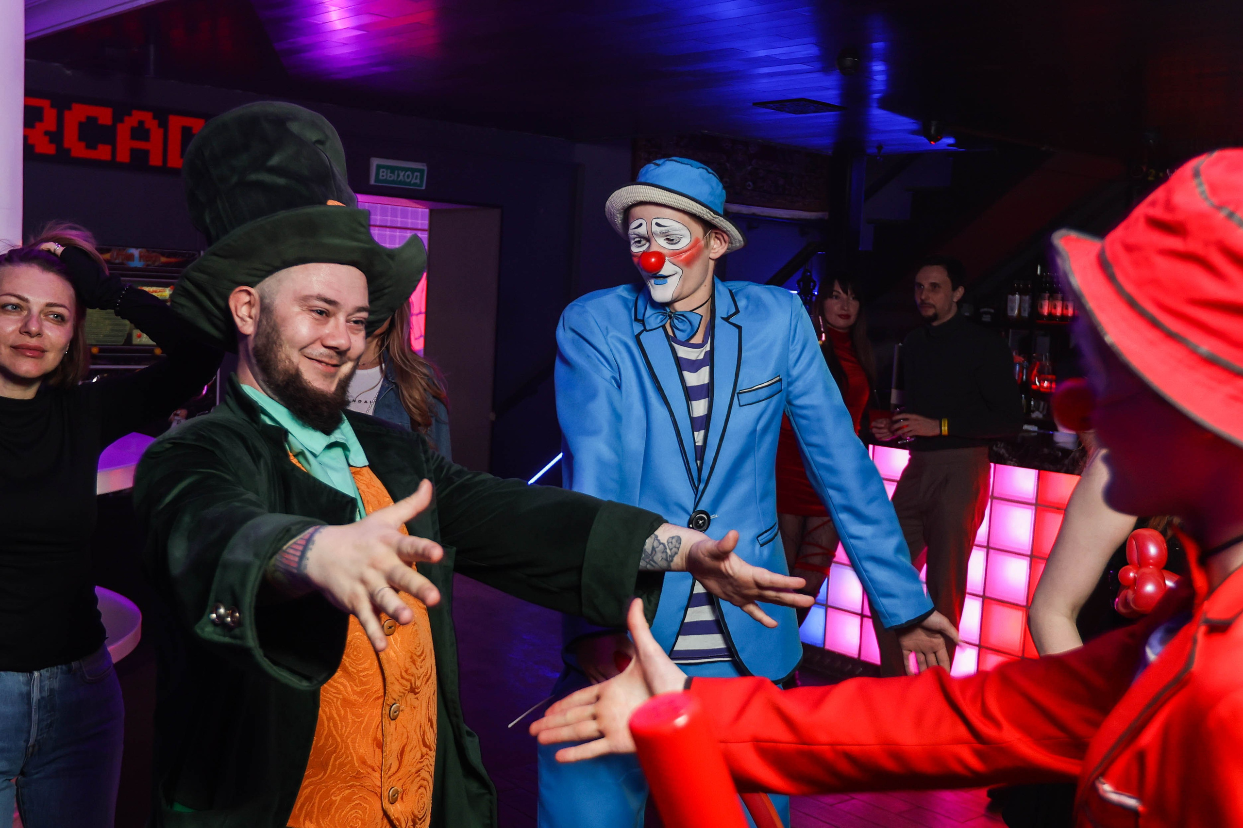 БАР РУКИ ВВЕРХ