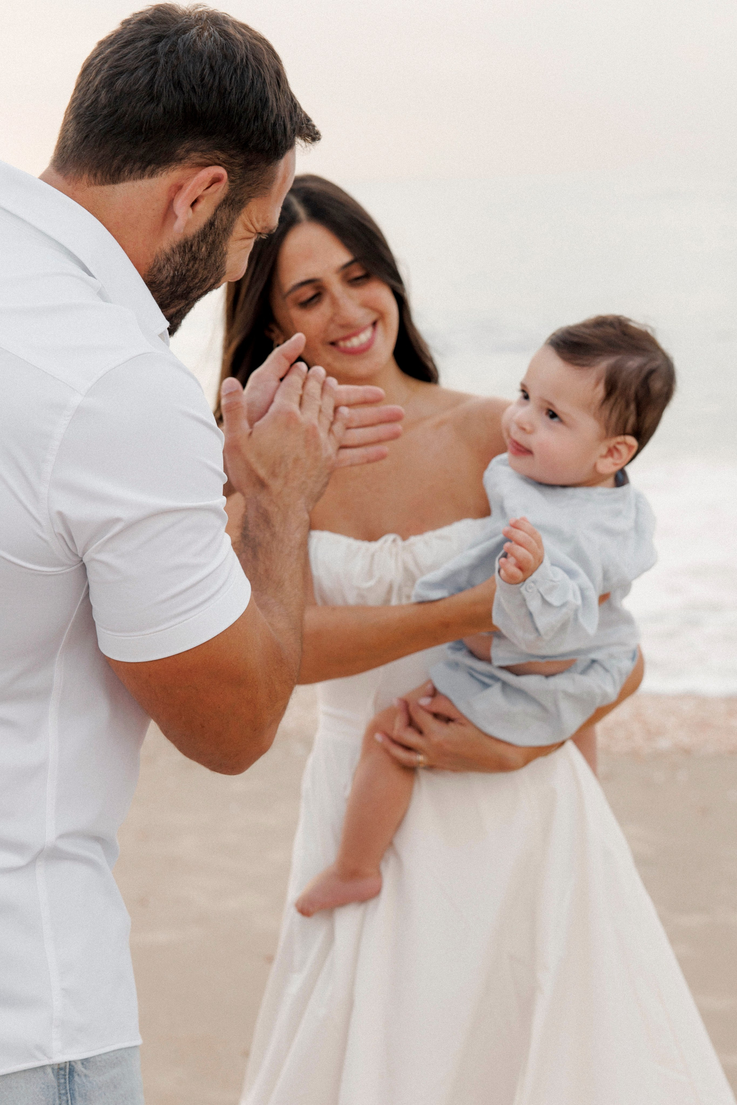 First year family photos near the sea. Главная