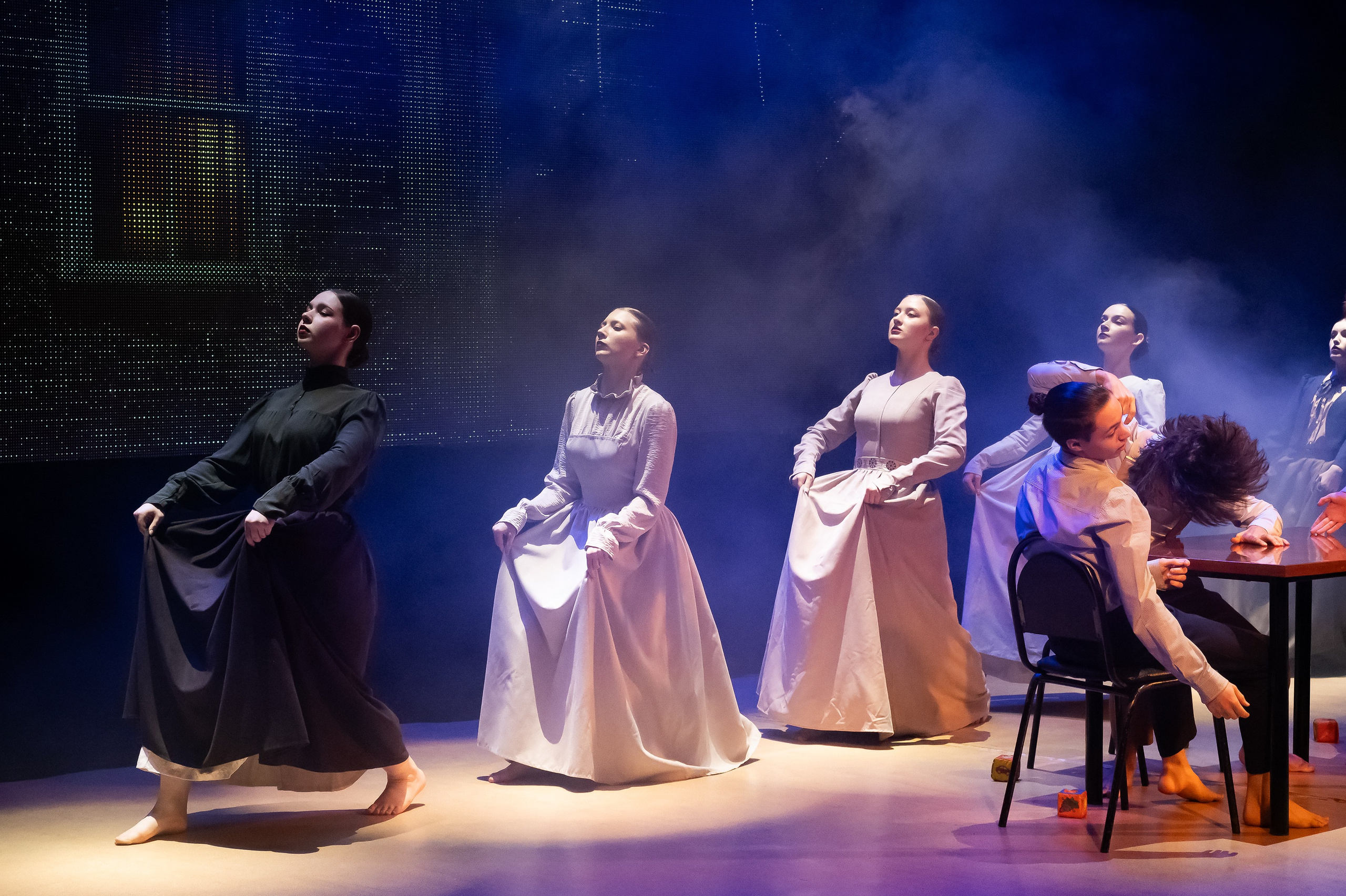 Концерт «Пространные танцы». Репортажный, семейный и детский фотограф в Пензе и Заречном Арина Ермилова. Картины барельеф на заказ