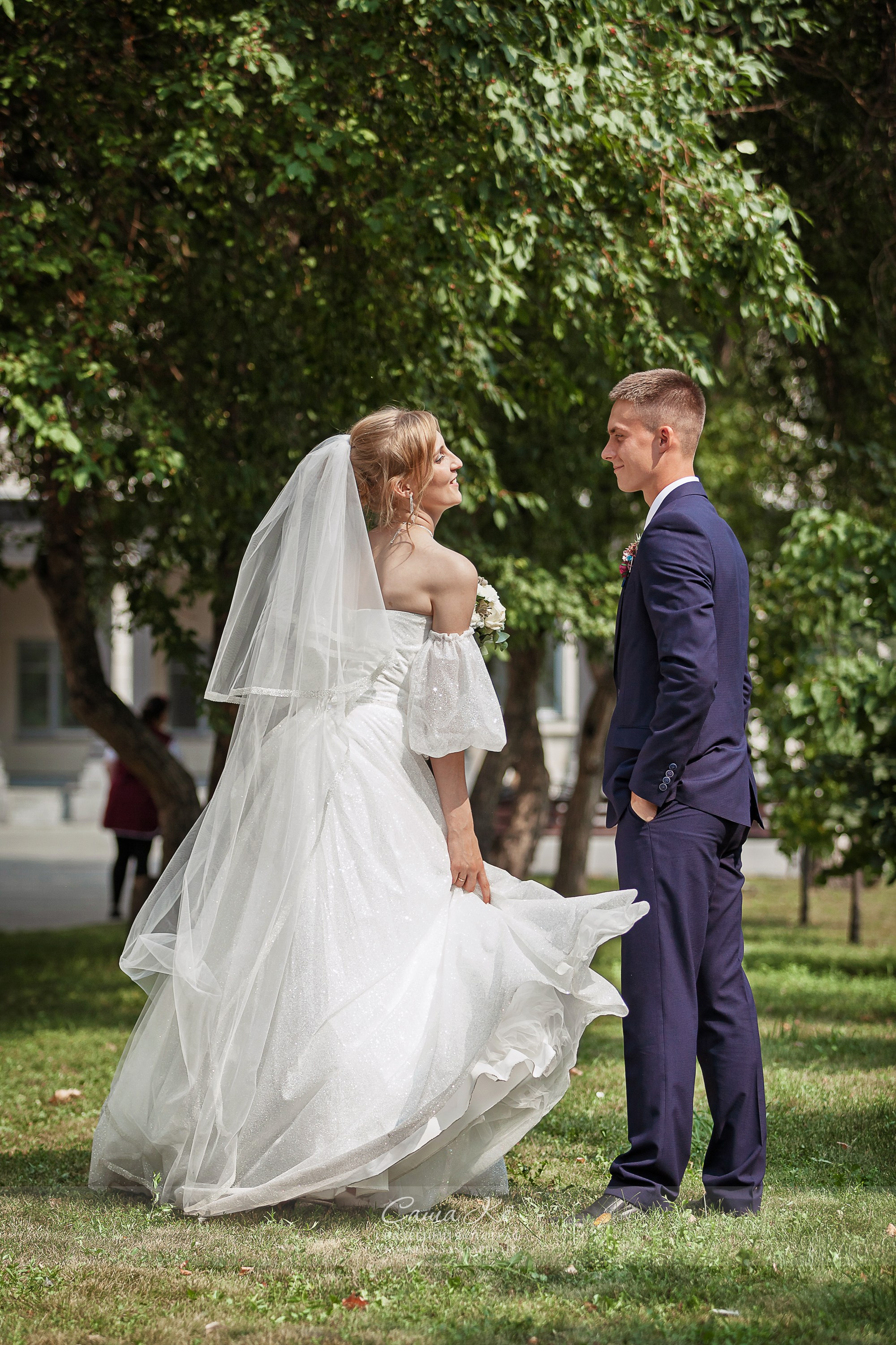 Волшебная фотосессия А&О около Оперного театра. Свадебный, семейный и event фотограф в Новосибирске и Новосибирской области Саша Кё