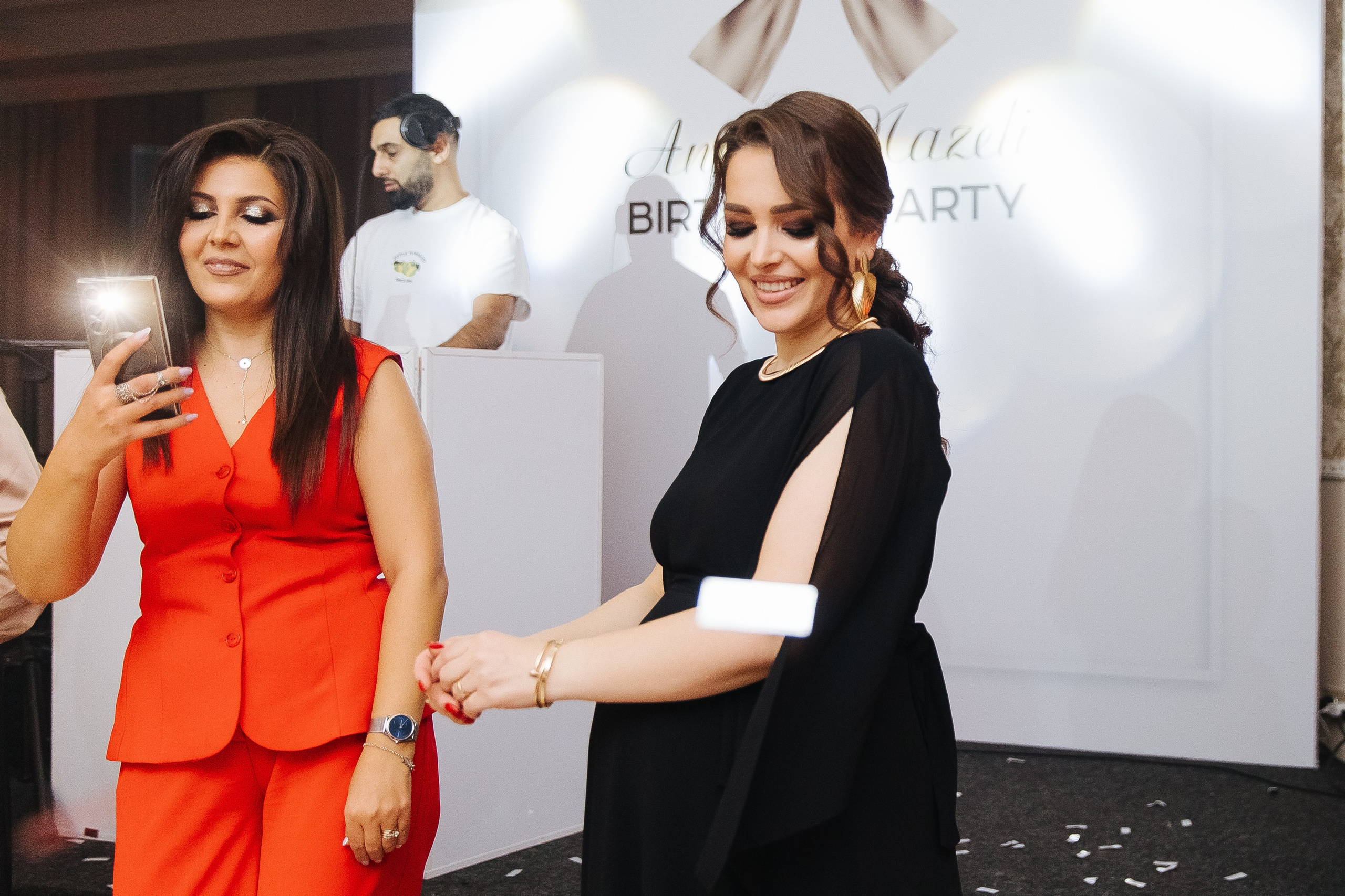 Ани и Назели. 35&5 День рождения, «Янтарь». Фотограф в Красноярске Надежда Воскресенская