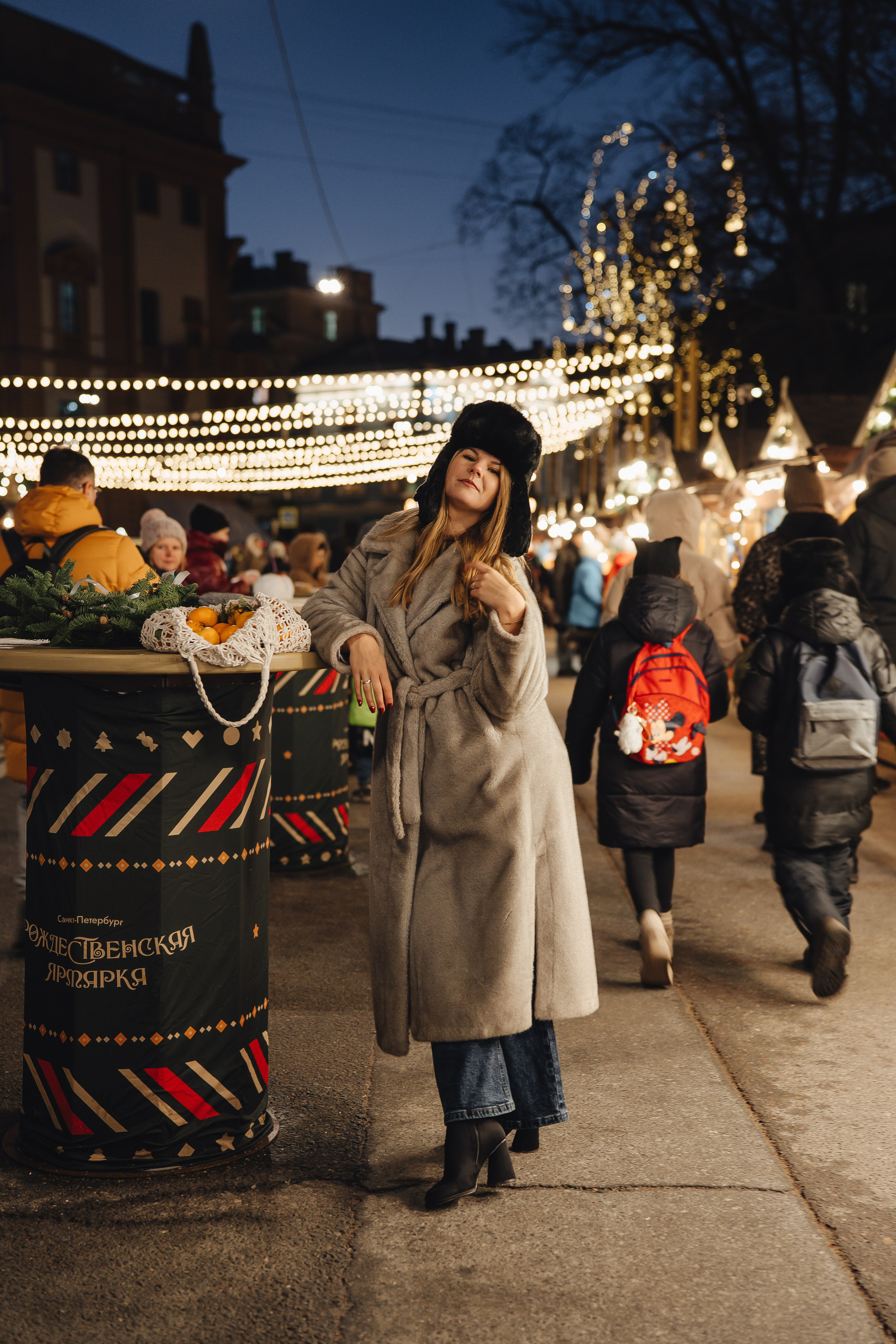 ПРОГУЛКА НА МАНЕЖНОЙ ПЛОЩАДИ ДЛЯ ДЕВУШКИ ПЕРЕД НОВЫМ ГОДОМ (НОВОГОДНЯЯ ФОТОСЕССИИЯ НА МАНЕЖНОЙ ПЛОЩАДИ). Профессиональный фотограф, Санкт-Петербург — Виктория Богомолова