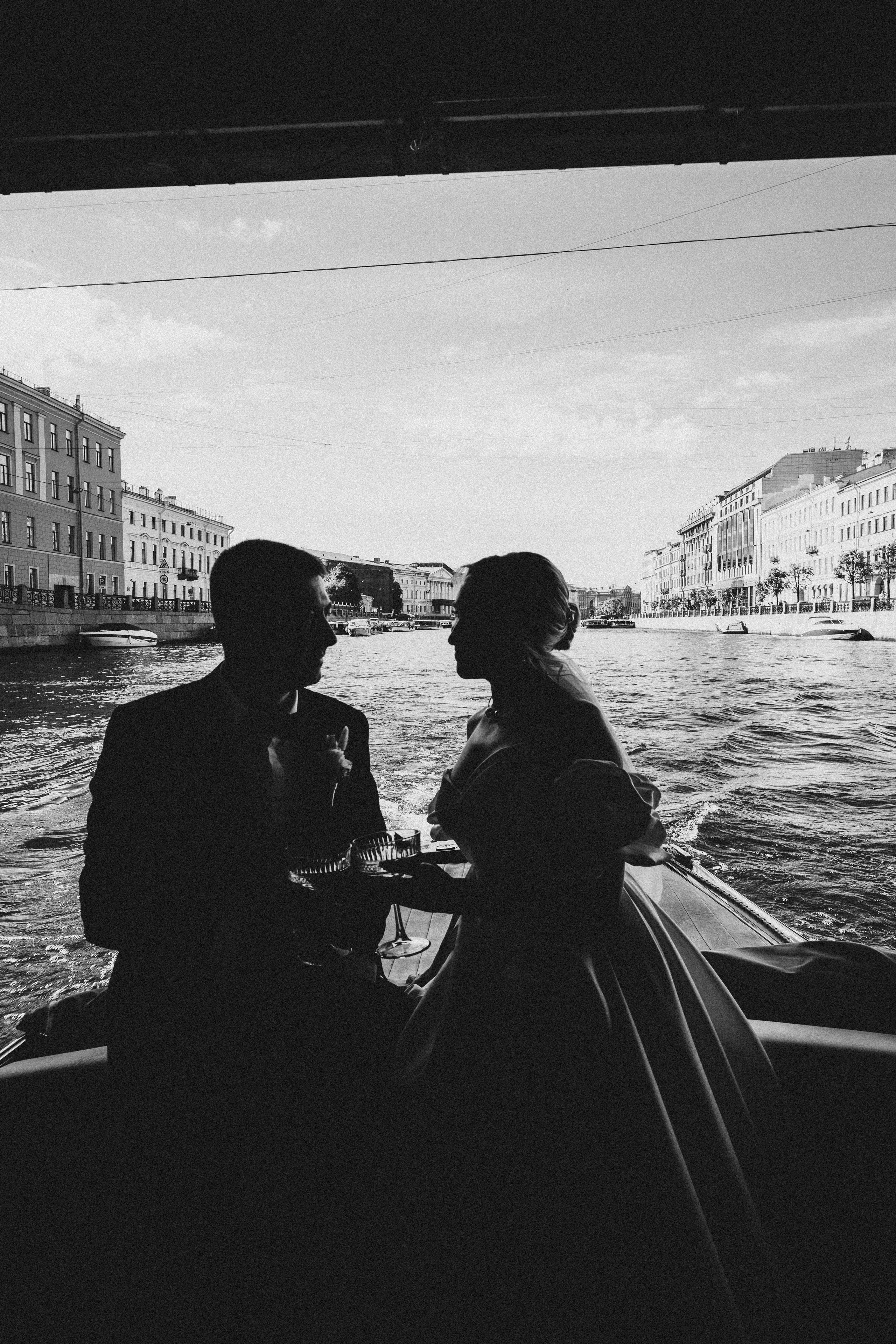 СВАДЕНБНАЯ СЬЕМКА НА КАТЕРЕ ПО КАНАЛАМ САНКТ-ПЕТЕРБУРГА И В АКВАТОРИИ НЕВЫ. Профессиональный фотограф, Санкт-Петербург — Виктория Богомолова