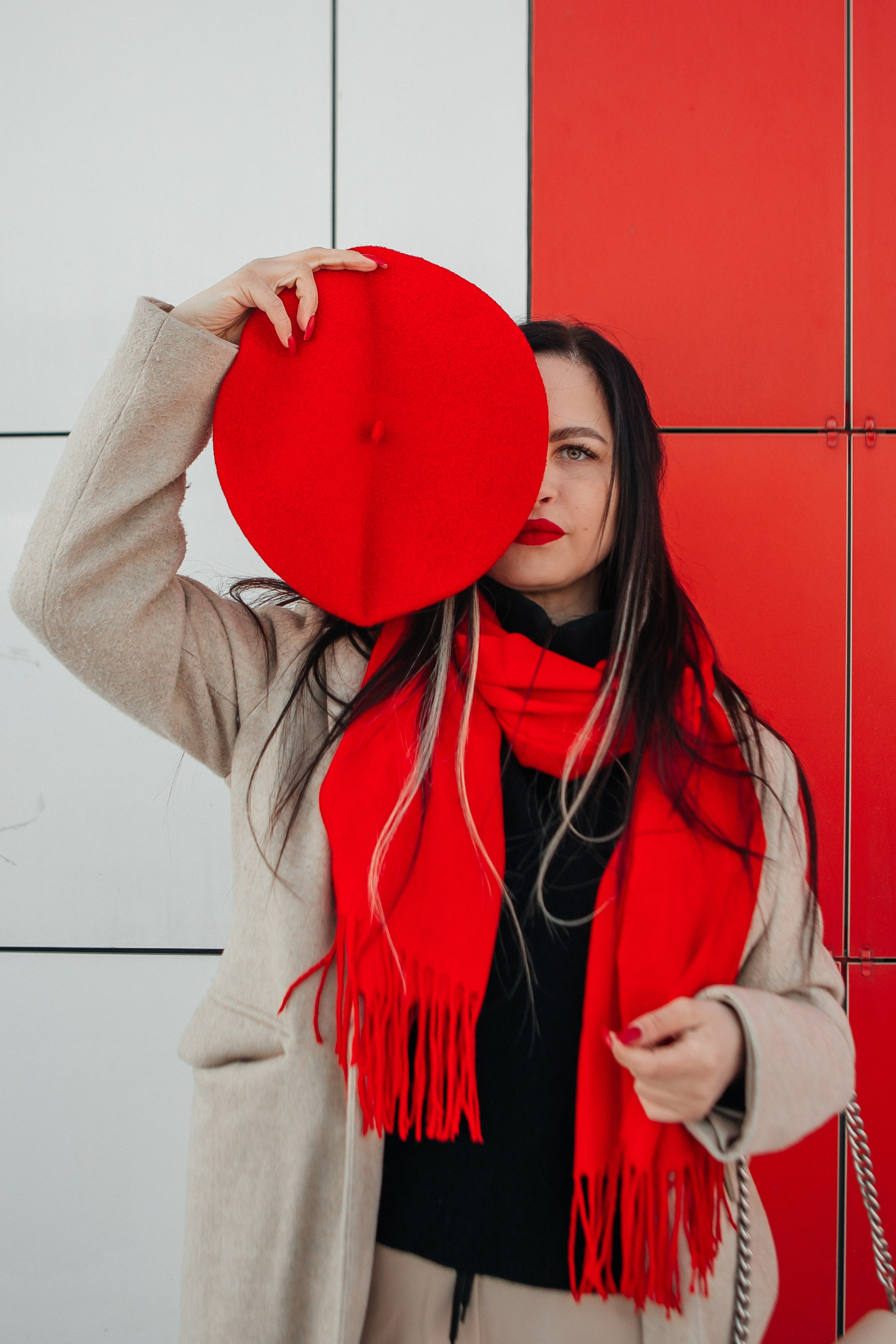 Фотосессия девушки в красном. Дарья Белякова. Свадебный, детский и семейный фотограф в городе Бийск