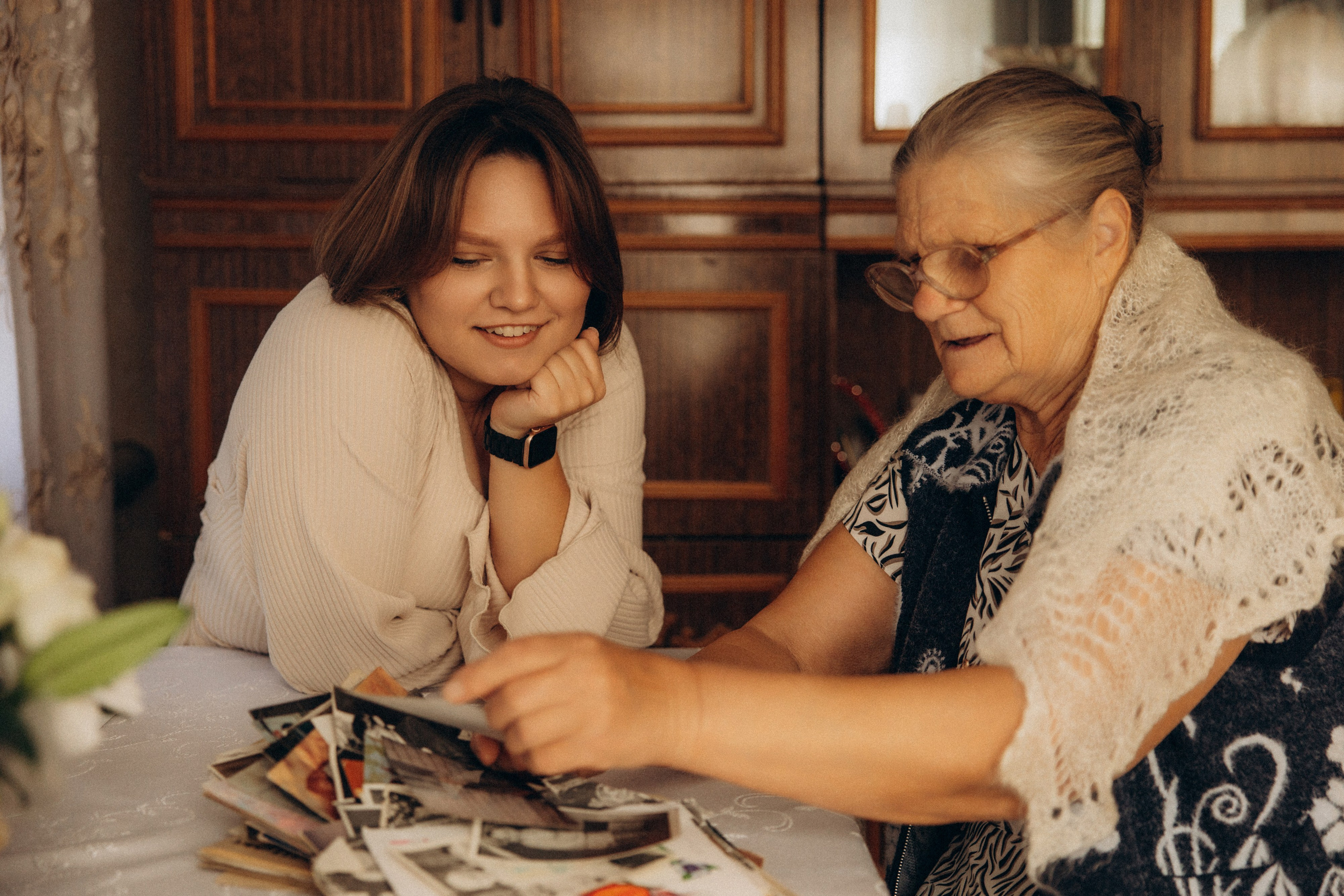 Аня и бабушка. Семейный фотограф Губкин/Старый Оскол