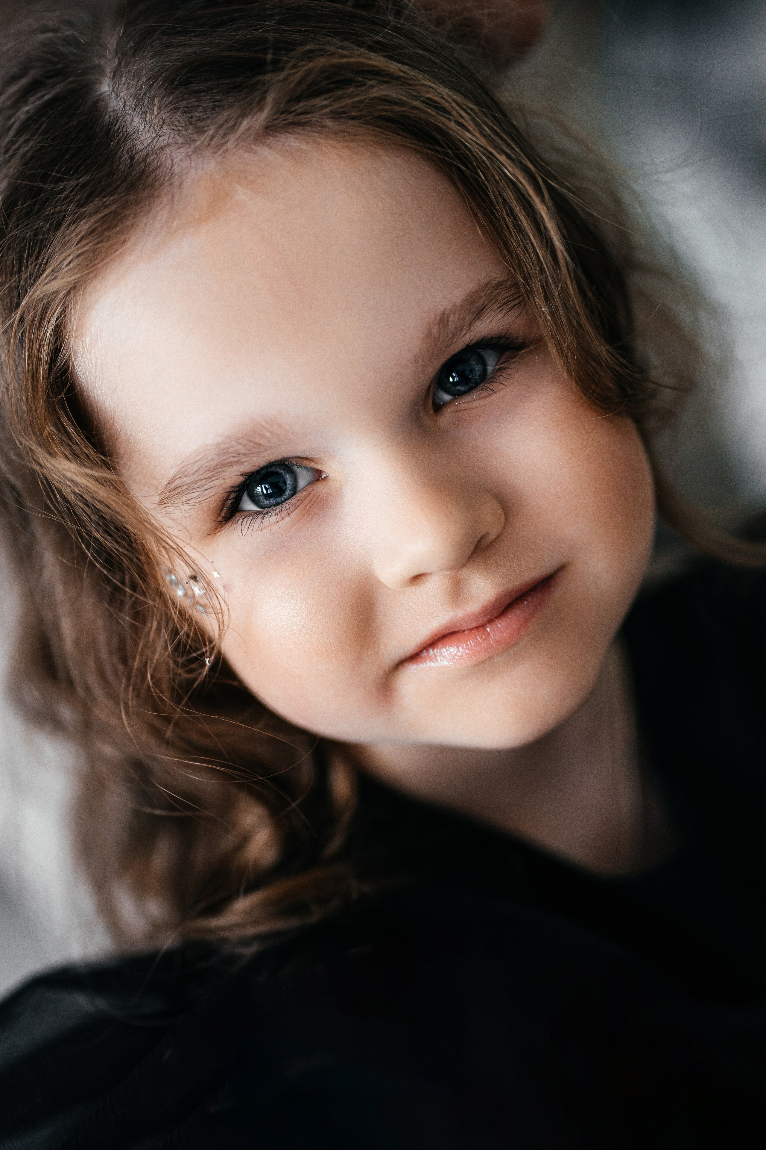 Фотосессия для девочки в платье. Фотограф Ким Наталья в Красноярске