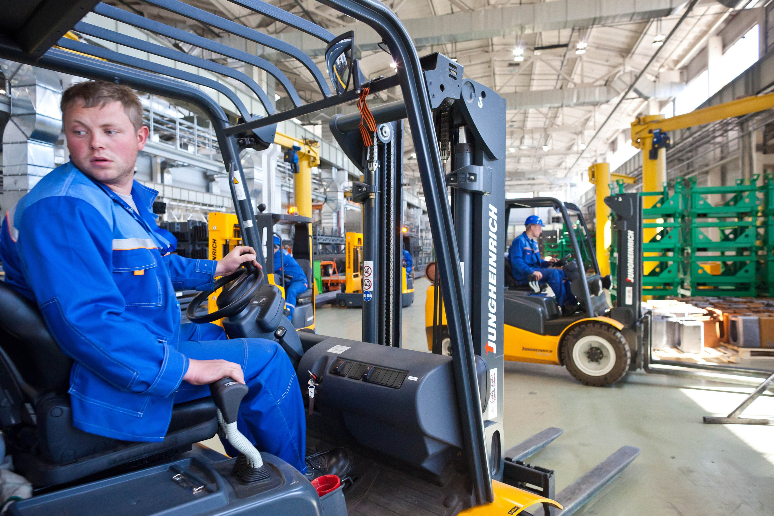 ТИХВИНСКИЙ ВАГОНОСТРОИТЕЛЬНЫЙ ЗАВОД. Рабочая сторона — бизнес портрет и репортаж в Санкт-Петербурге