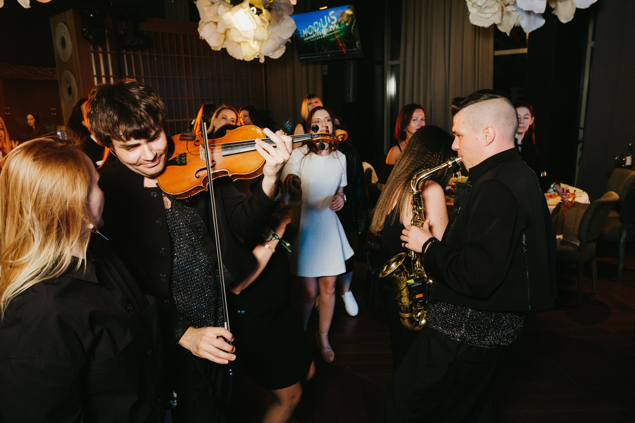 Корпоратив в Сириусу (Адлер) 10 лет компании. Свадебный фотограф Денис Ожигин в Краснодаре и крае. Эмоциональная и стильная съемка вашего дня