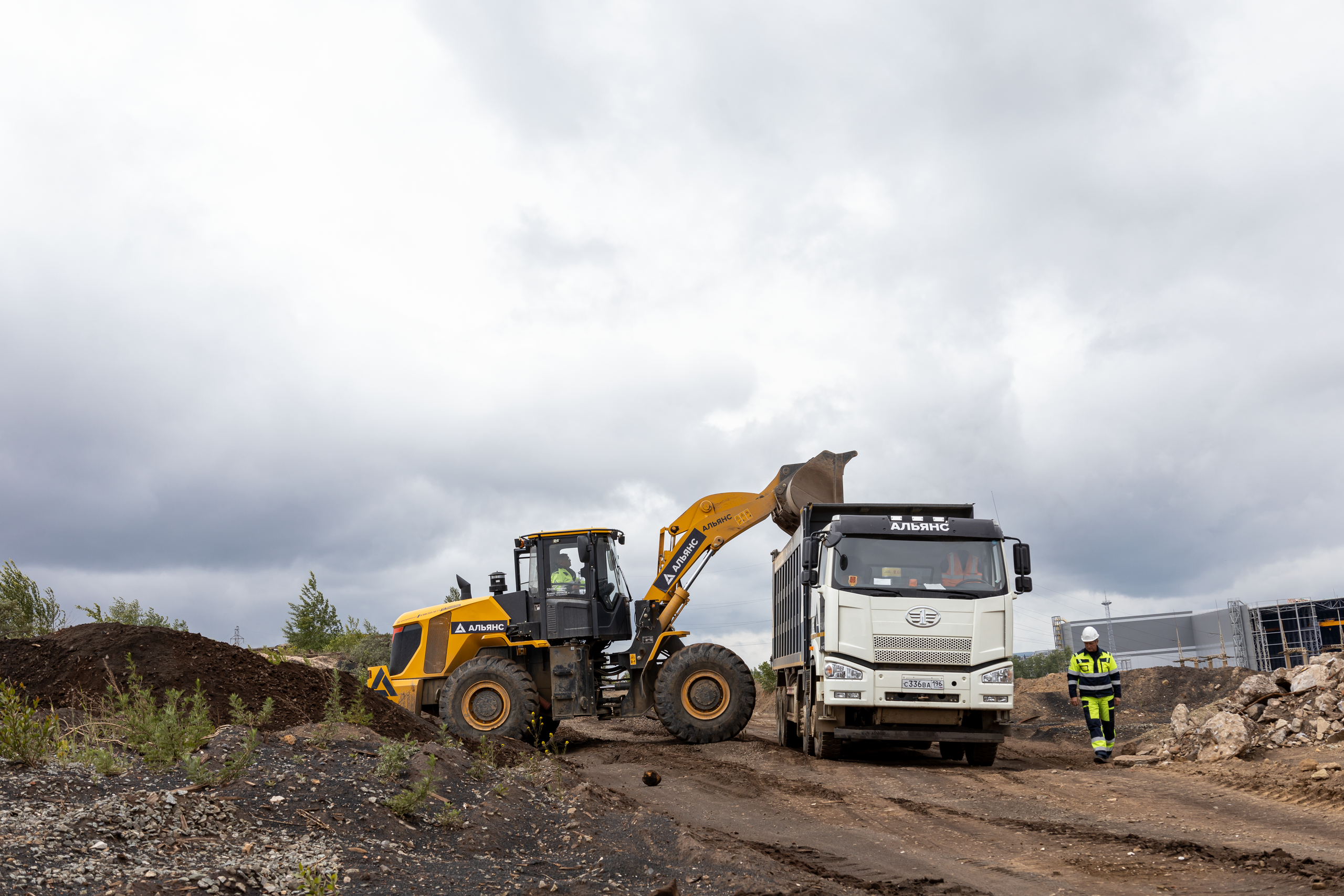 Спецтехника. Фотограф свадебный, репортажный, индивидуальный, фото для маркетплейсов, брендов, автосалонов