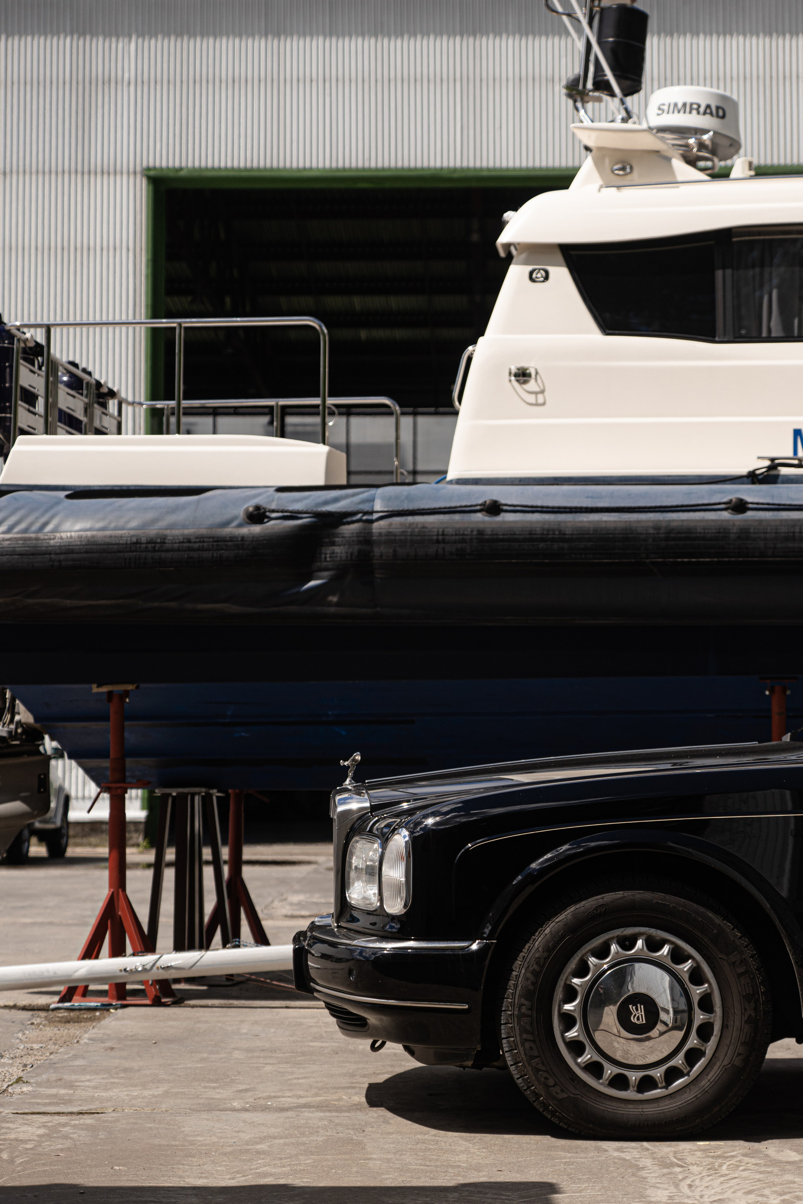 Фотосъемка Rolls-Royce в яхт-клубе в Москве. Жуков Илья  свадебный фотограф в Москве