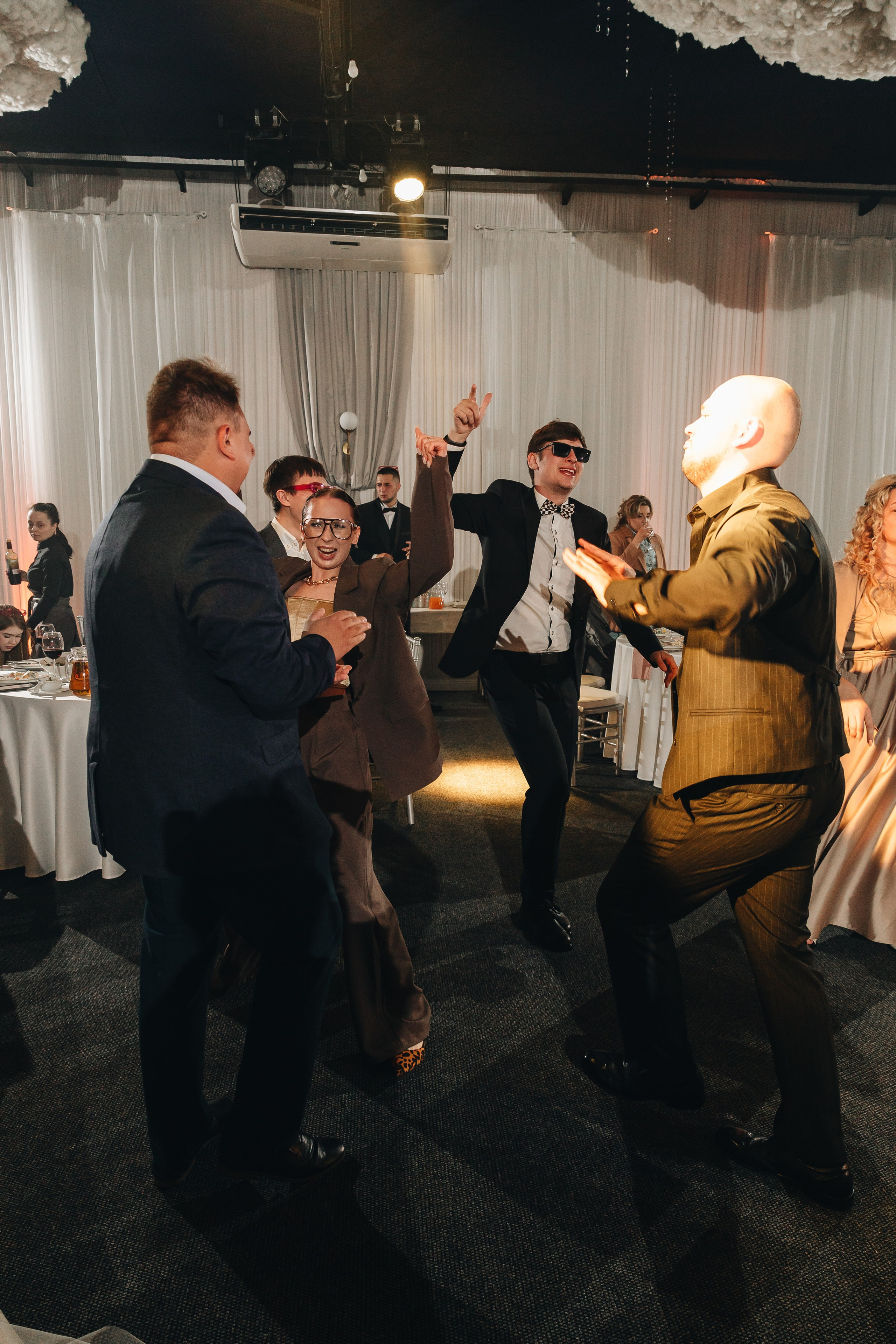 Олег и Виктория. Свадебный фотограф и видеограф — Сергей и Дарья