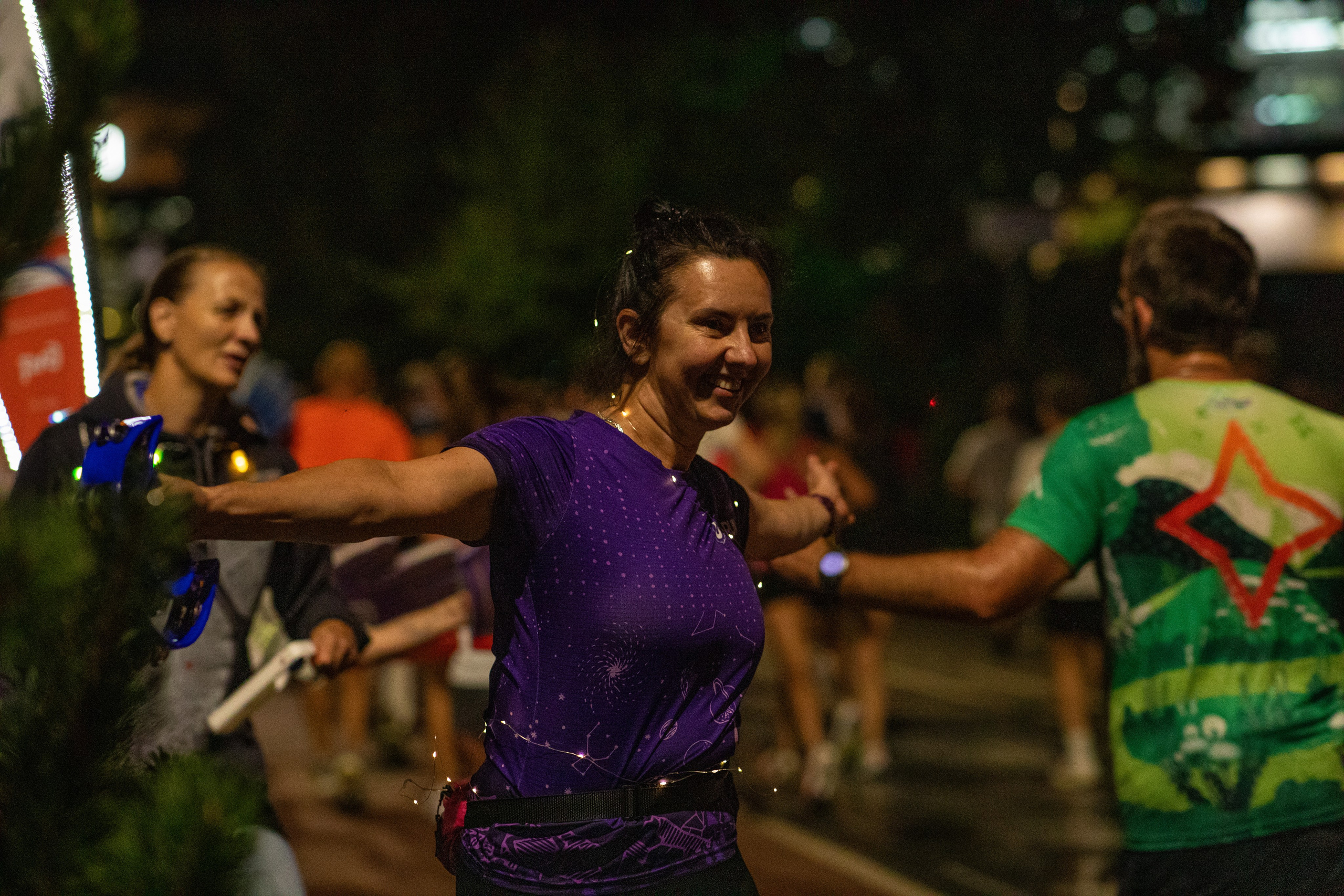 Ночной забег в ленте фотографий бегунов 03.08.24. Фотограф Сергей Ловкий