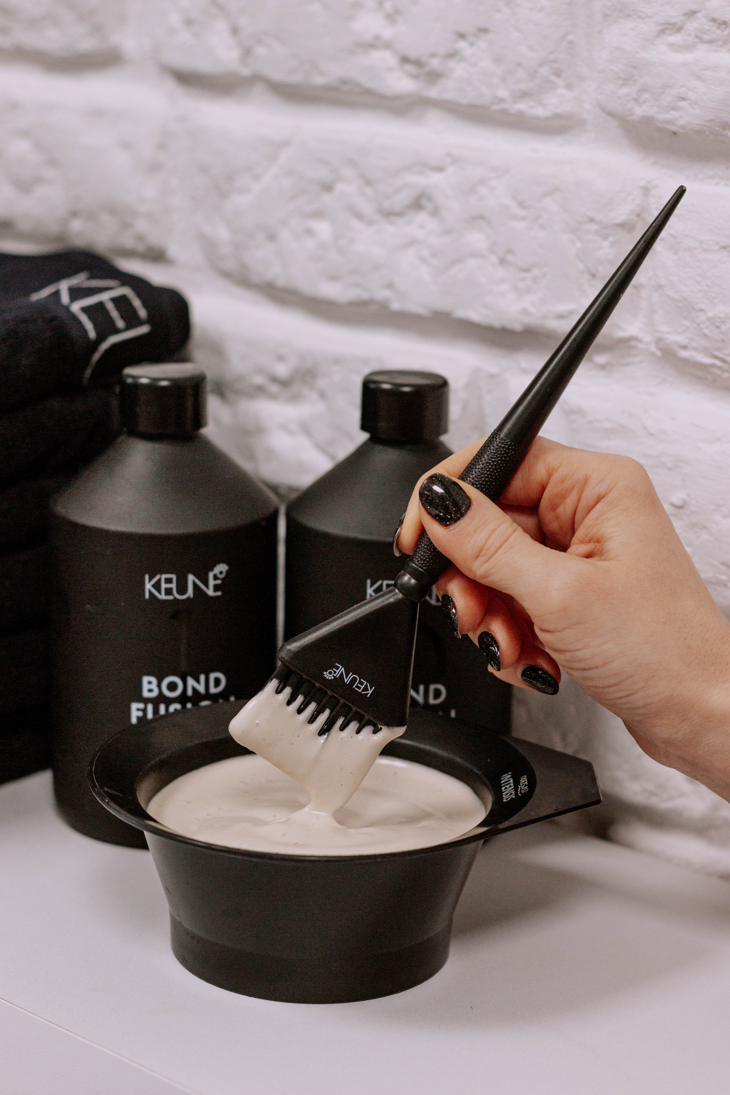 Настя- стилист по волосам. Бережно сохраняю ваши чувства и истории на своих фотографиях