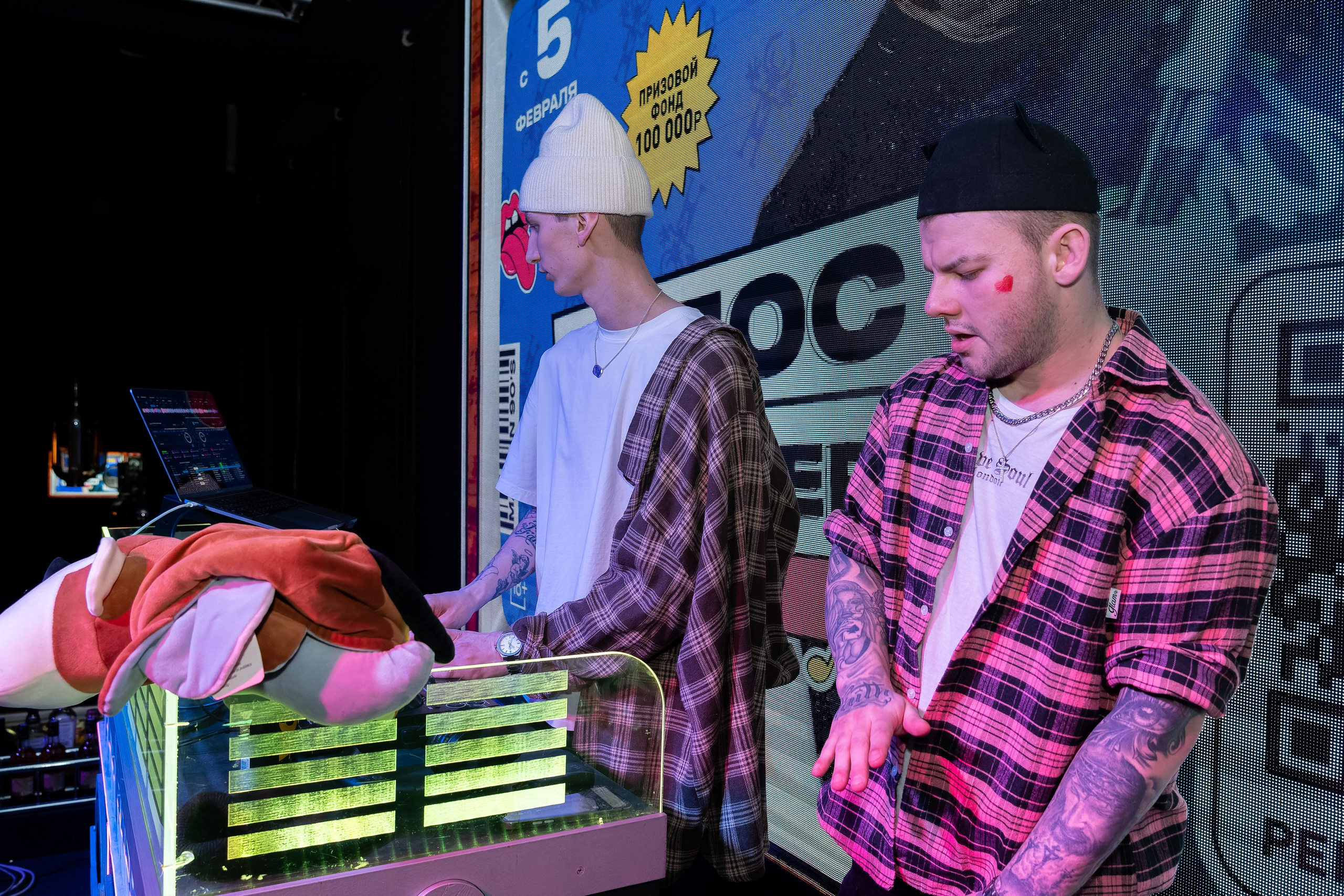 Съёмка в клубе, бар руки вверх, клубная фотосессия. «Студия DRONAVT`s» — видеосъёмка и фотография г. Москва