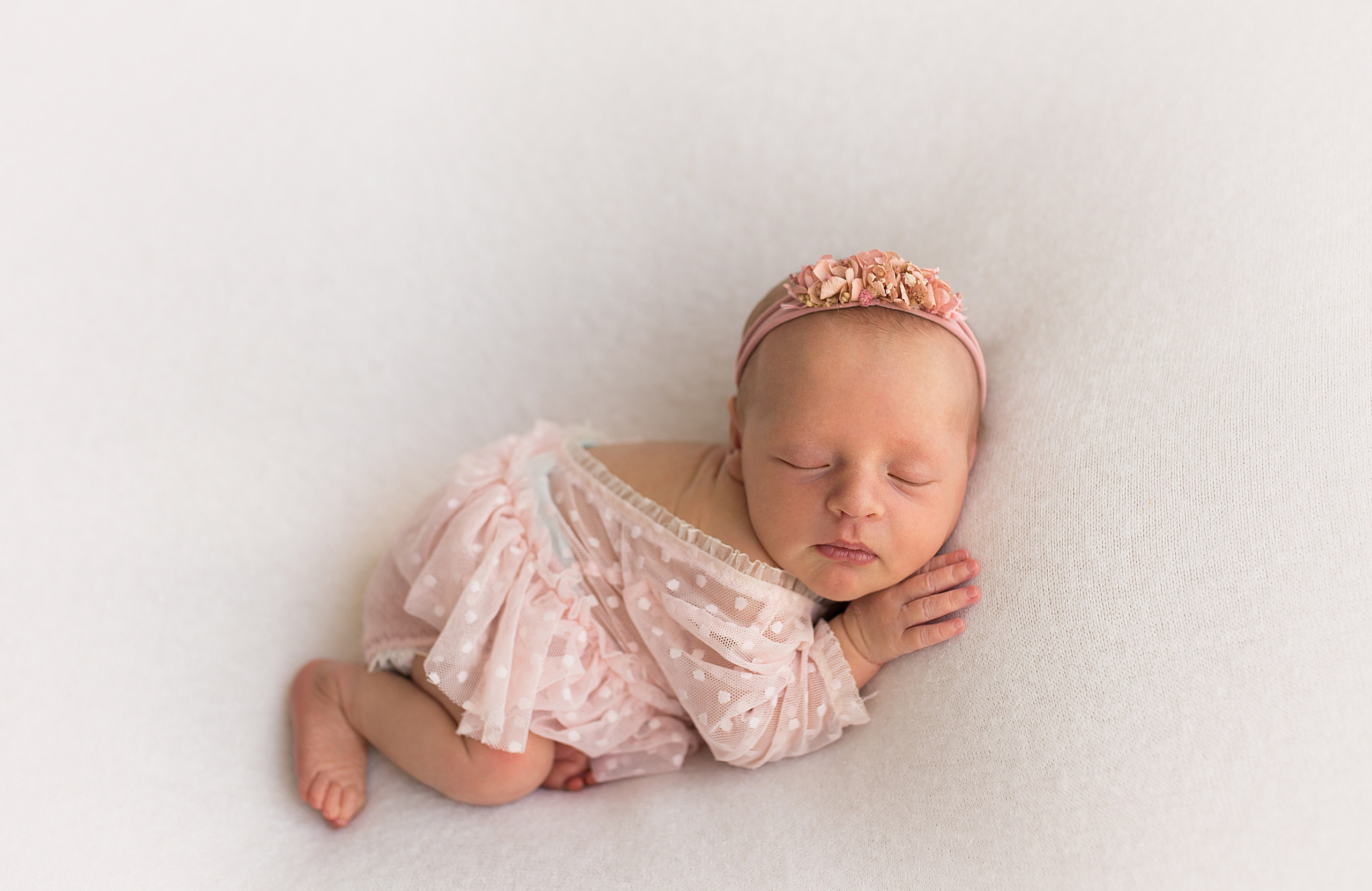 Фотосессия новорождённого. Фотограф новорождённых малышей и детский фотограф В Казани Лана Максим