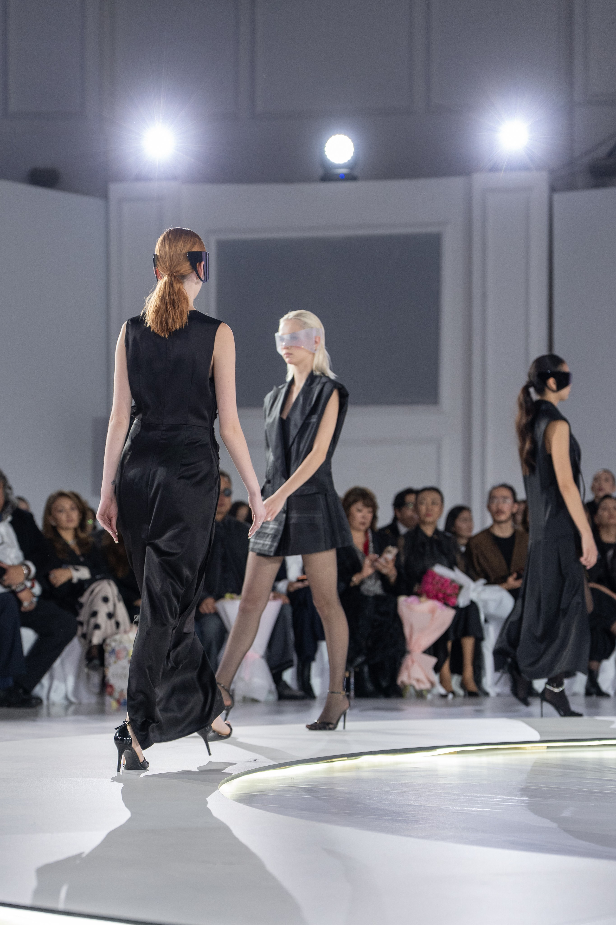 Дизайнер Alexey Czhen. Сайт Алматинского НЮ АРТ, будуар и фэшн фотографа Дениса Карпенко