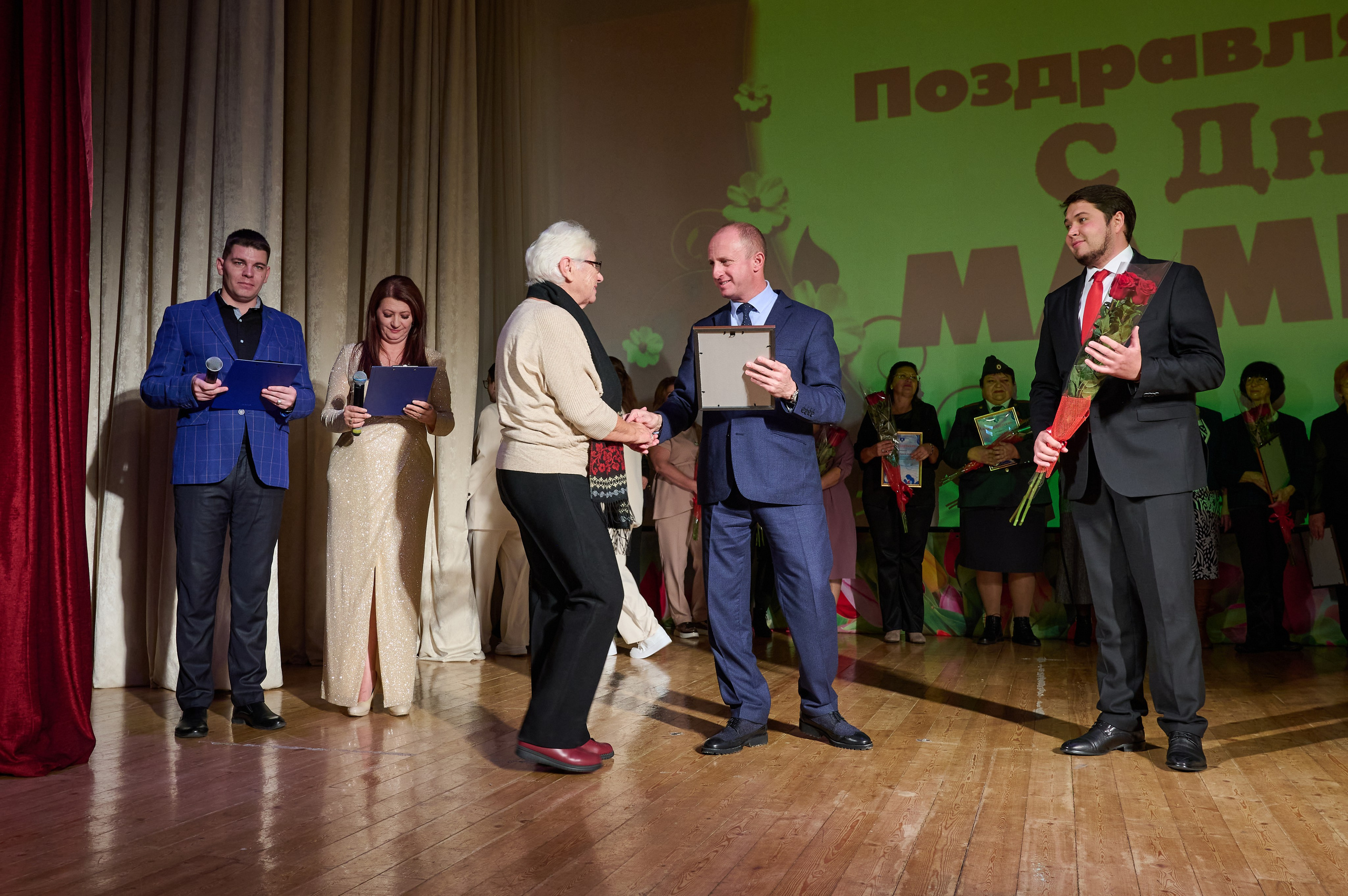 День матери. Кабардинка. Жизнь курорта Кабардинка в фотографиях