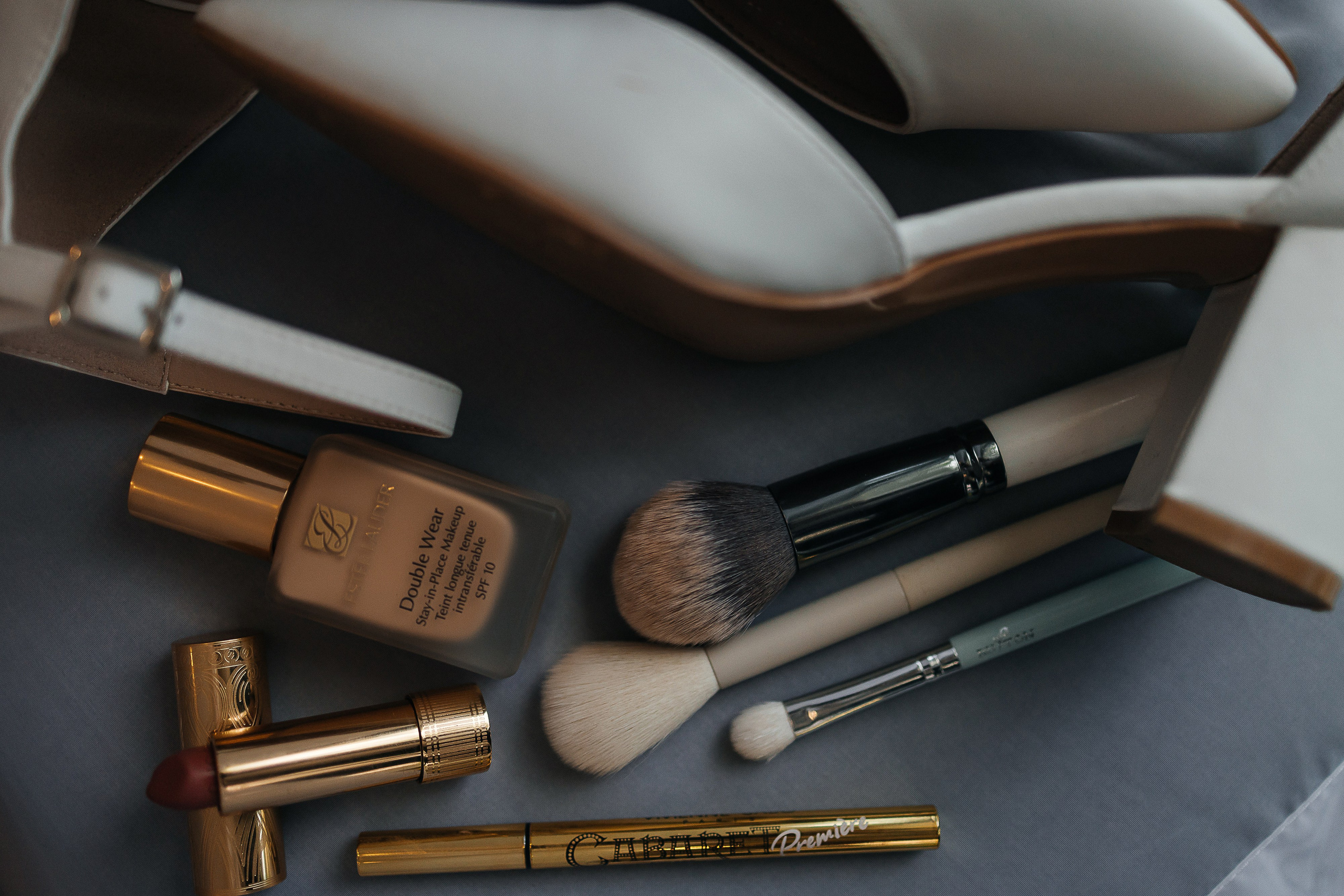 Волшебное утро невесты в номере отеля. Олег Сверчков | Свадебный фотограф Вологда