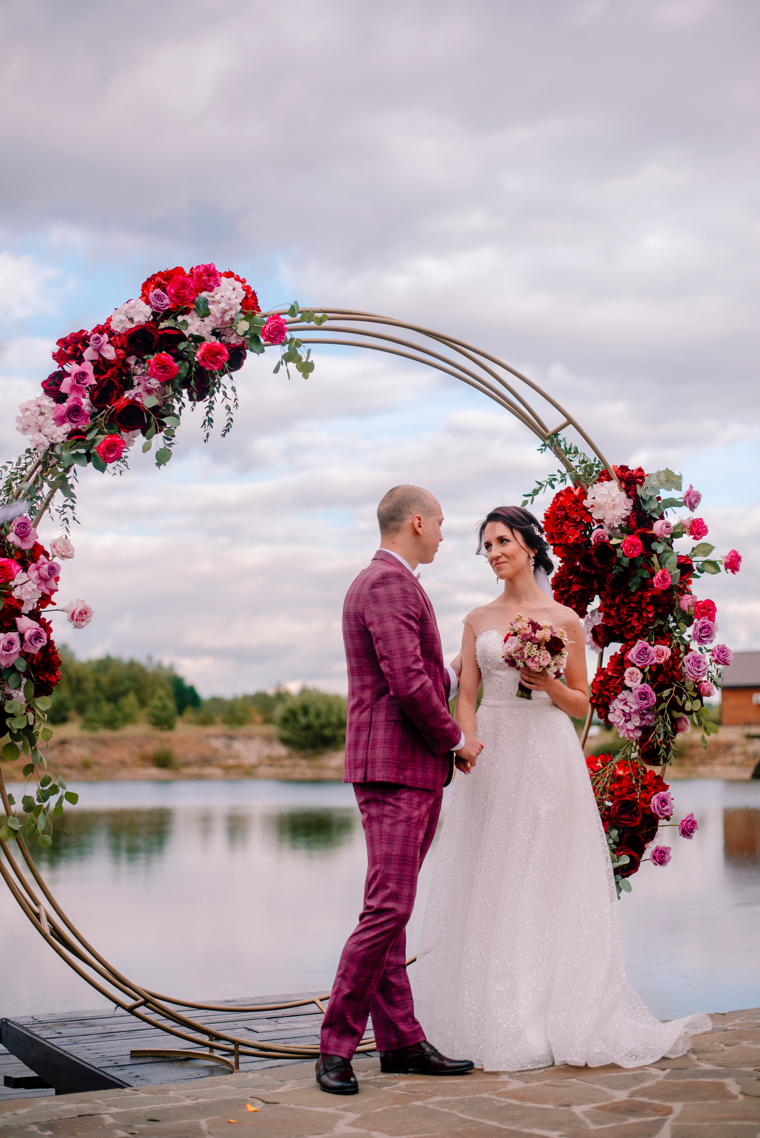 свадьба в ягодном цвете, в розовом цвете, свадьба летом на природе