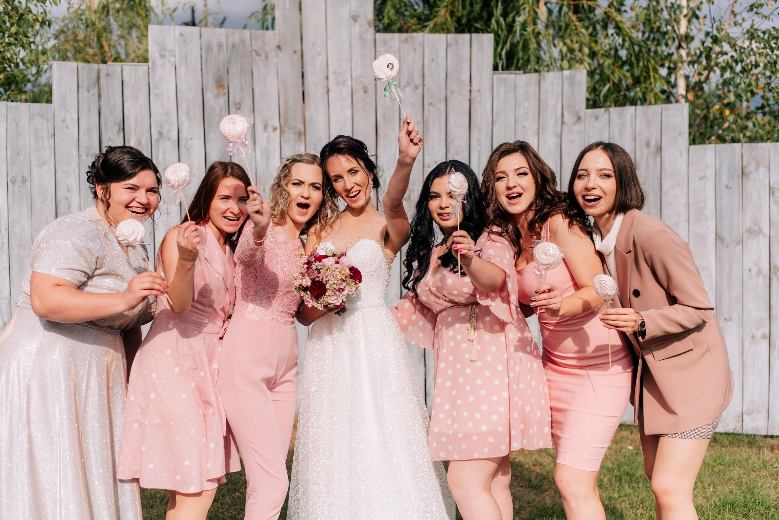 свадьба в ягодном цвете, в розовом цвете, свадьба летом на природе, подруги невесты