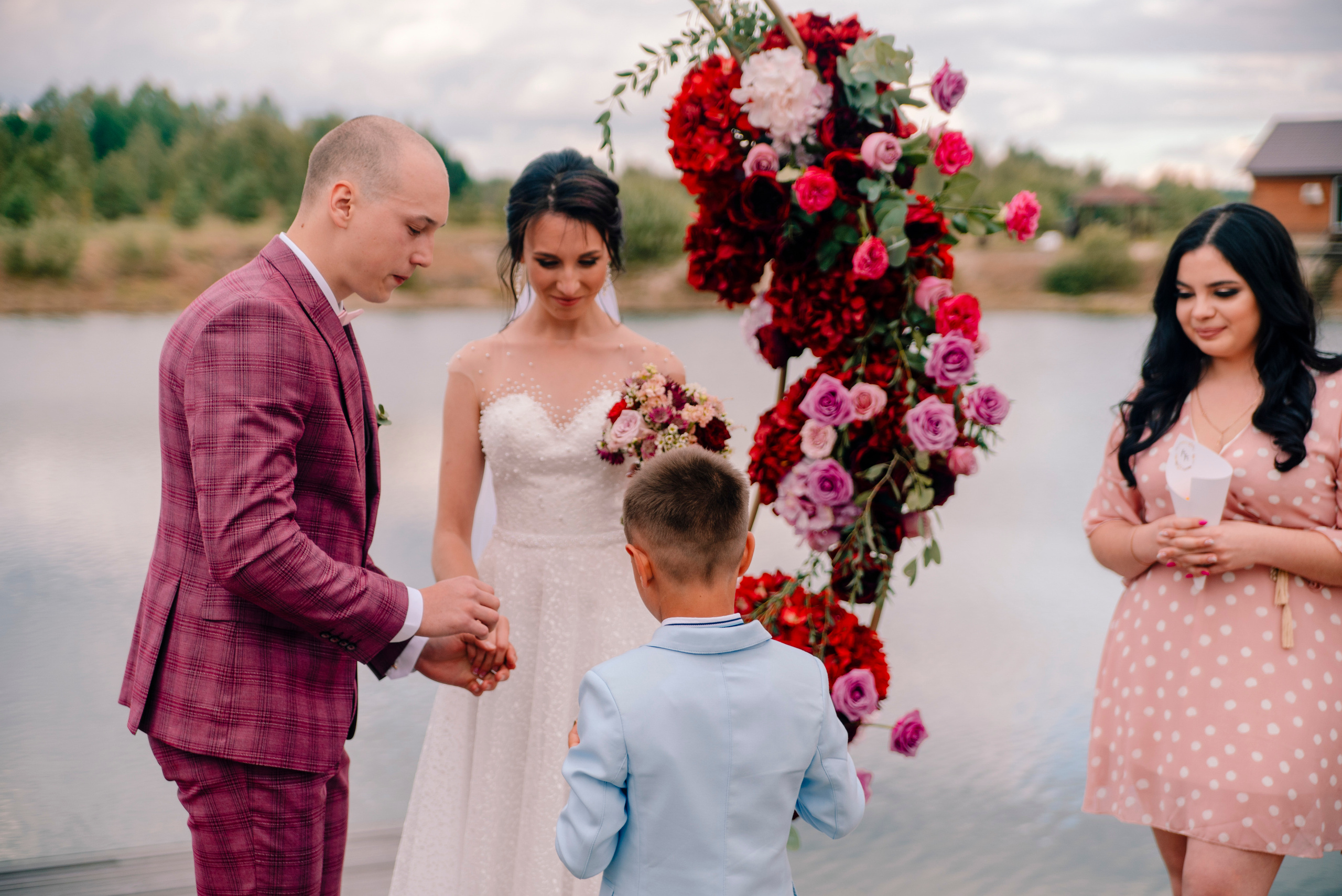 свадьба в ягодном цвете, в розовом цвете, свадьба летом на природе