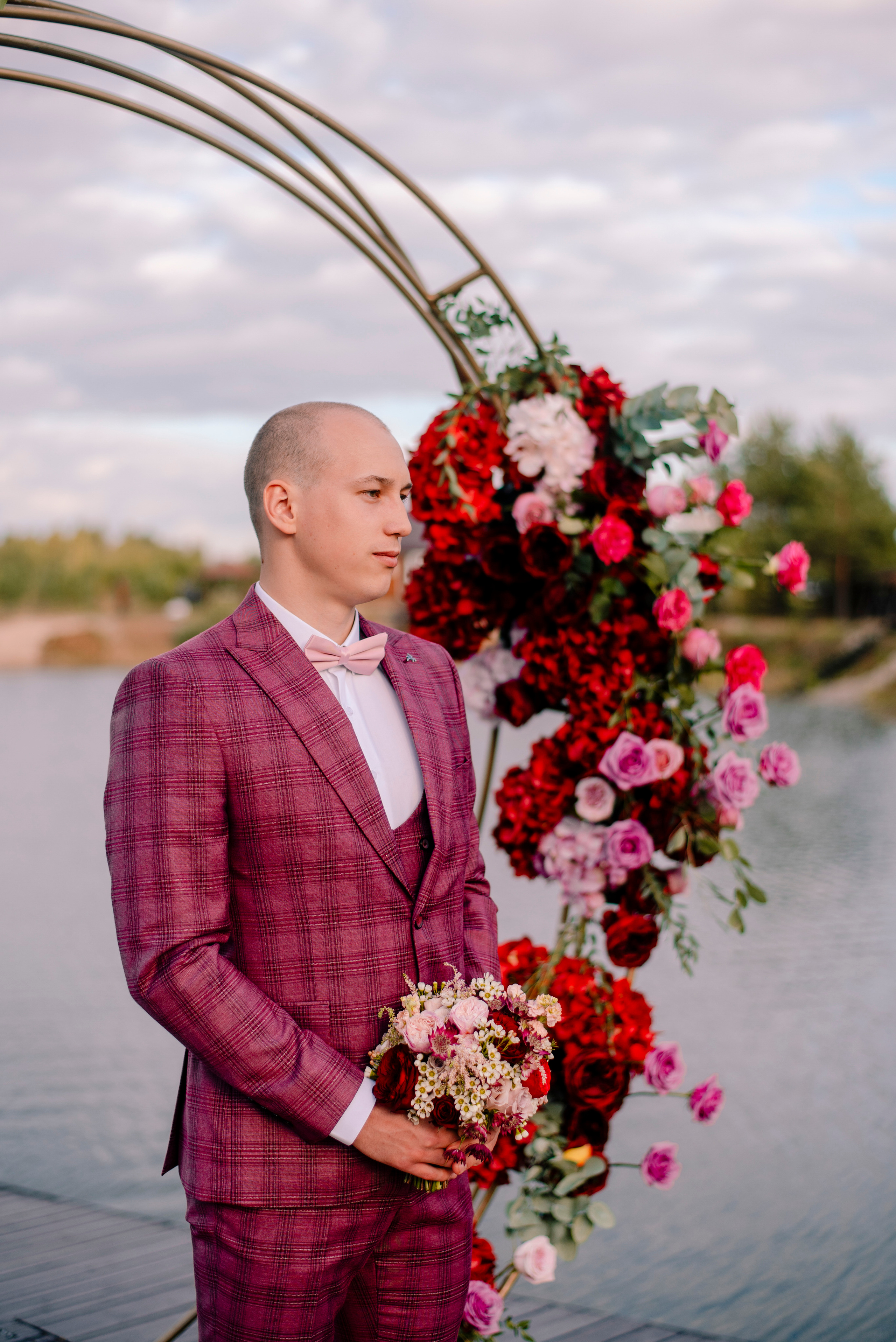 свадьба в ягодном цвете, в розовом цвете, свадьба летом на природе