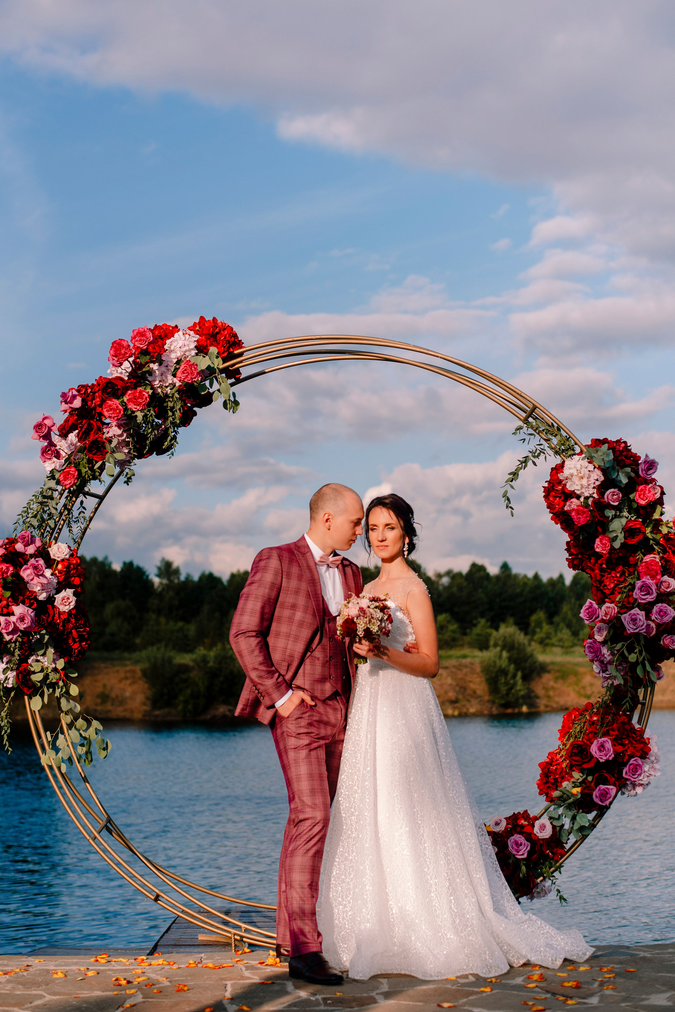 свадьба в ягодном цвете, в розовом цвете, свадьба летом на природе