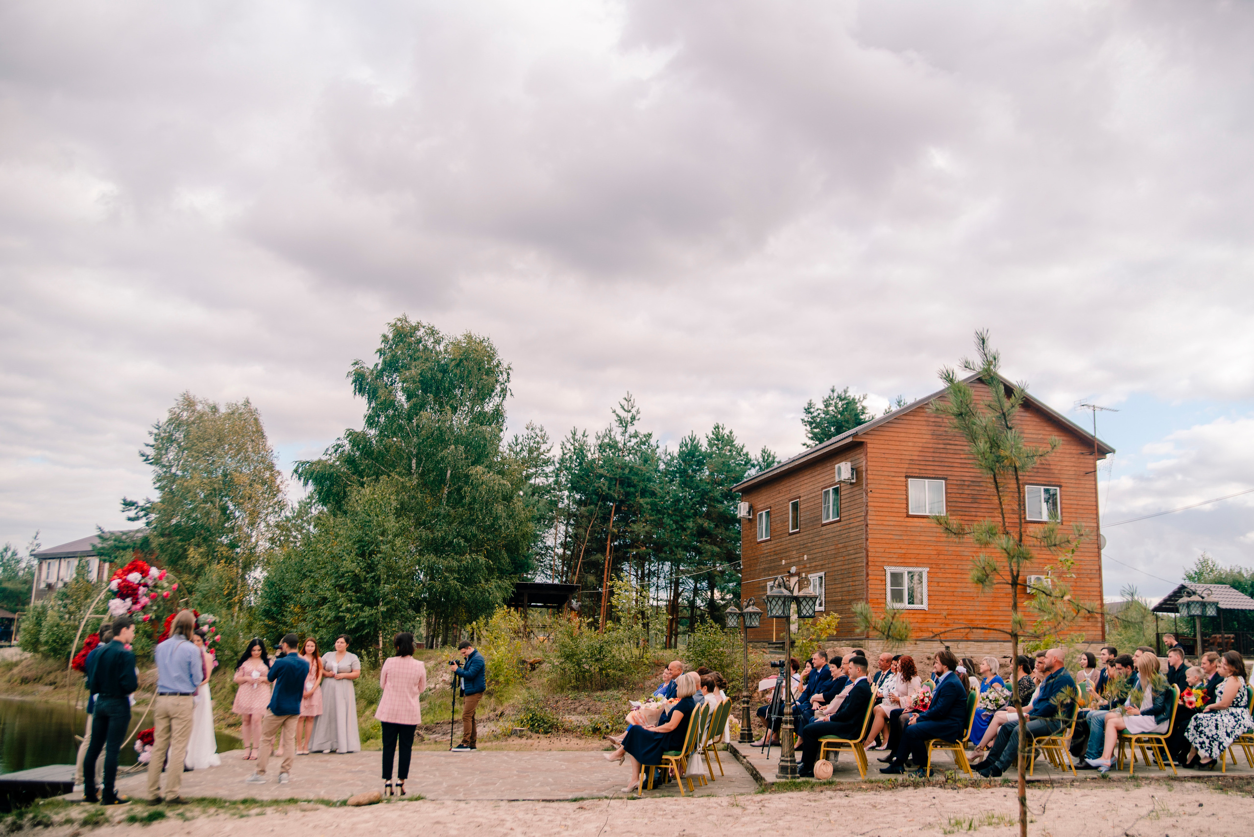 свадьба в ягодном цвете, в розовом цвете, свадьба летом на природе