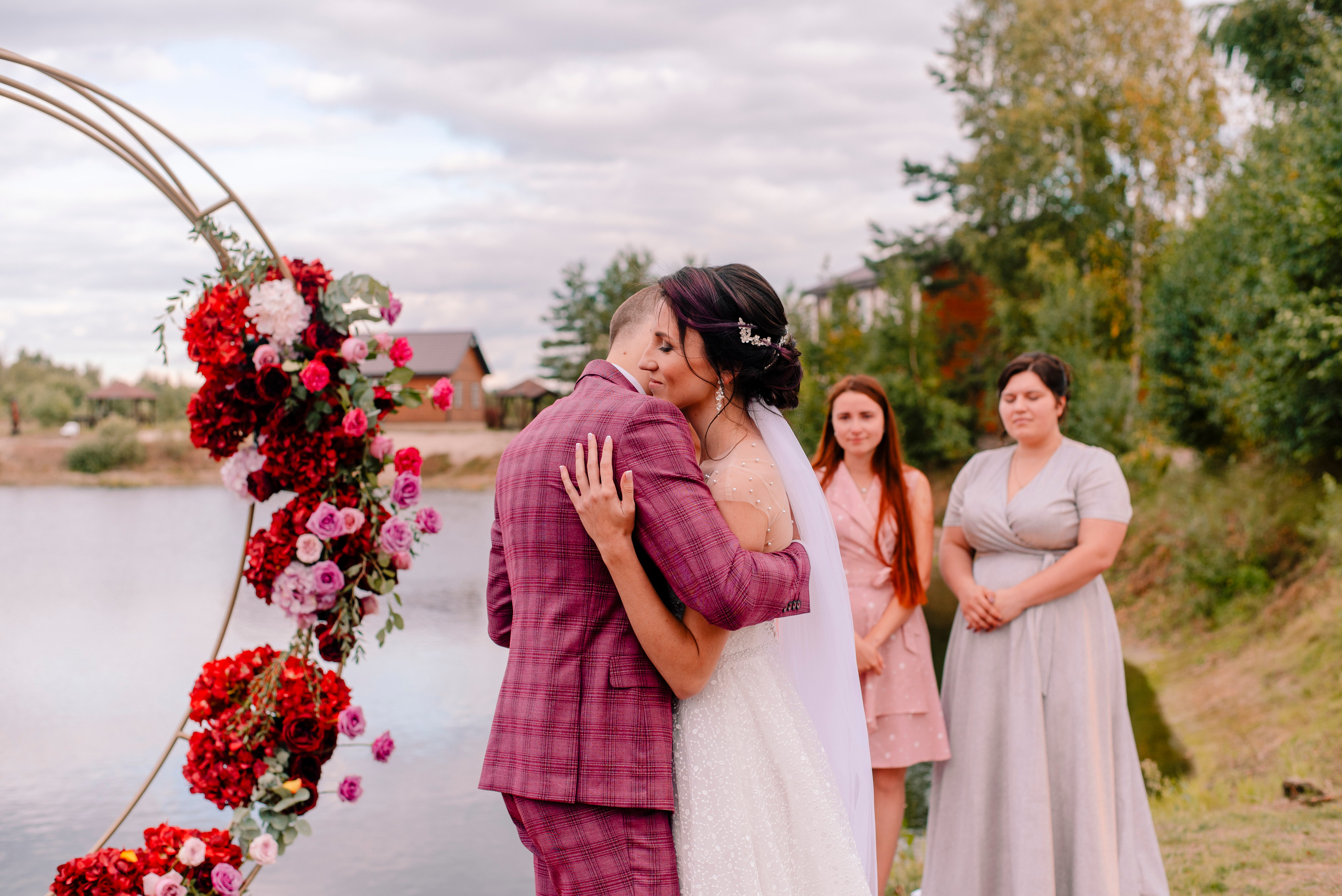 свадьба в ягодном цвете, в розовом цвете, свадьба летом на природе