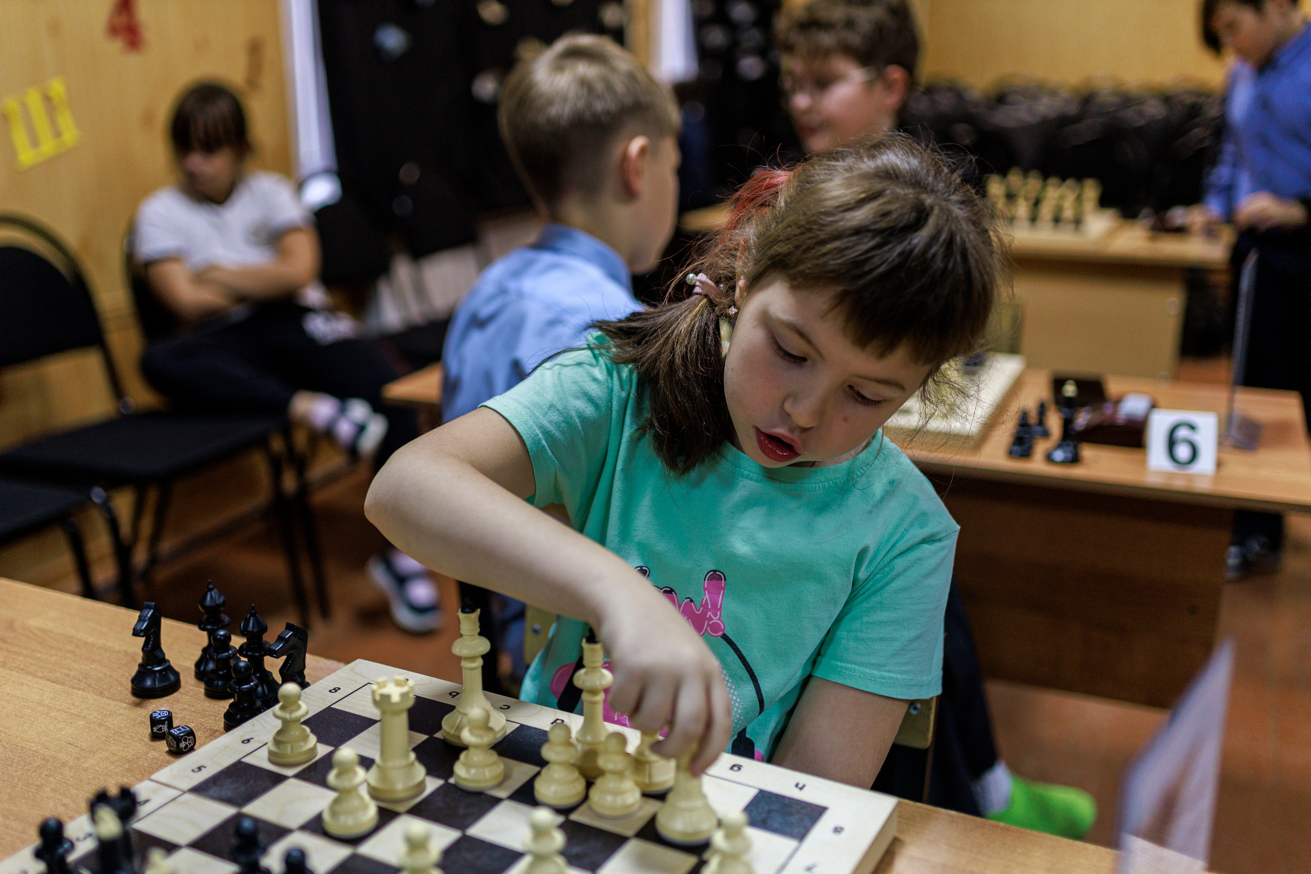 Репортажная сьёмка игры в шахматы в детском доме. Семейный и детский фотограф в Рязани Васюгова Мария