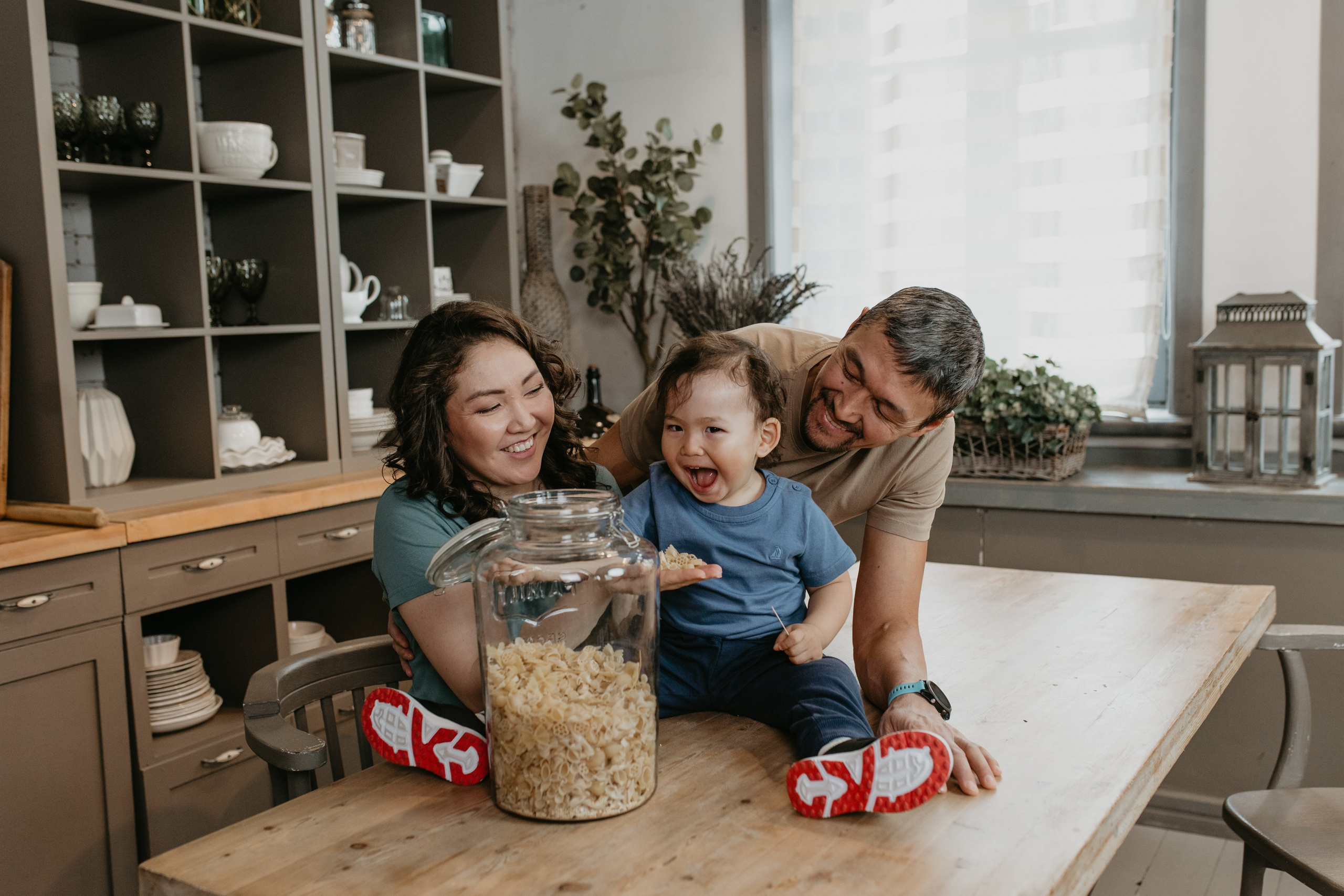 Семейные истории. Свадебный и семейный фотограф в Алматы Laura Dosmann