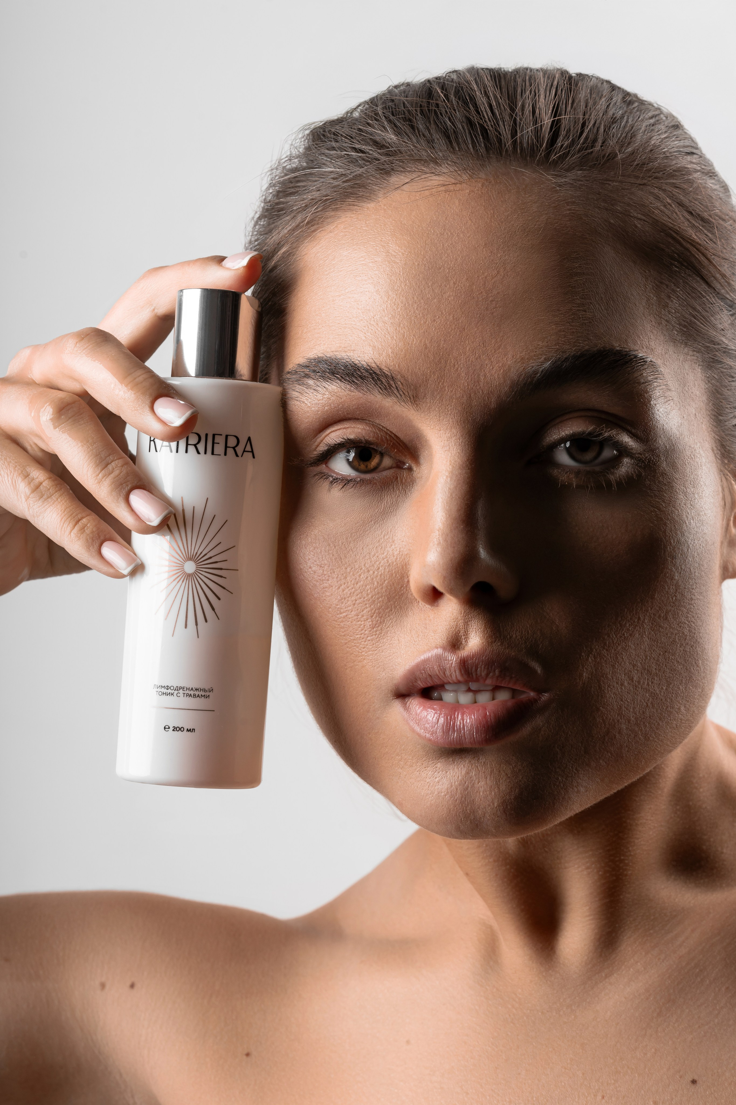 С моделью. Екатерина Лементуева фуд-фотограф, предметный фотограф, Новосибирск