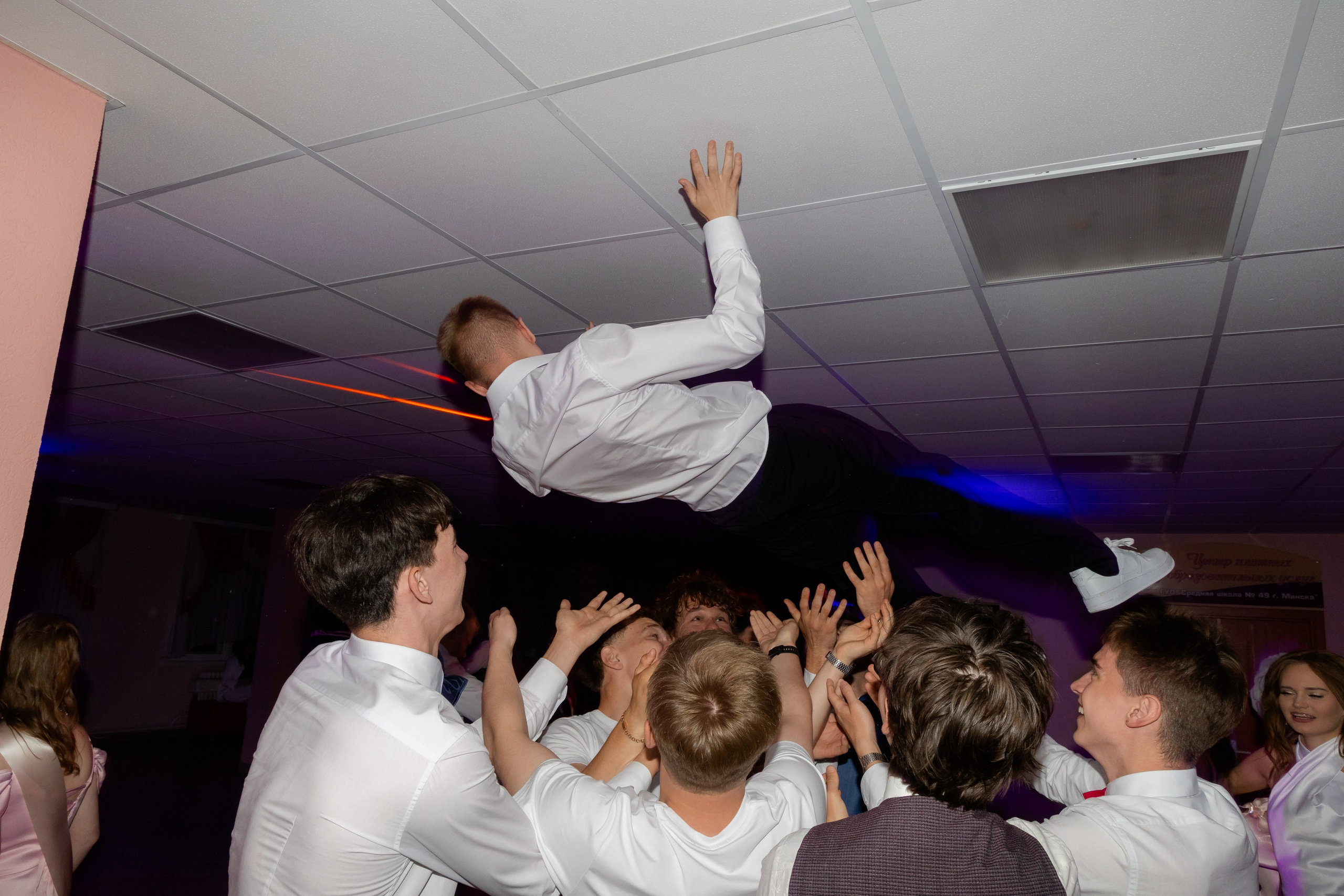 Школьный выпускной 2025 год в Минске, Беларуси. Свадебный фотограф в Минске/Беларуси Сергей Спиридонов