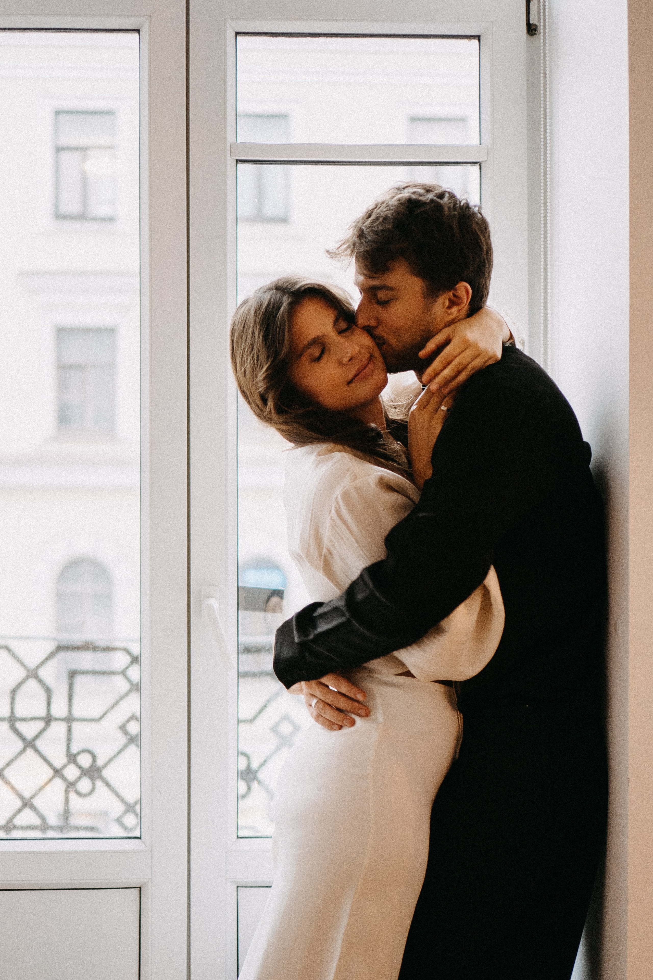 СБОРЫ ЖЕНИХА И НЕВЕСТЫ В УЮТНОЙ КВАРТИРЕ В ЦЕНТРЕ САНТК-ПЕТЕРБУРГА. Профессиональный фотограф, Санкт-Петербург — Виктория Богомолова