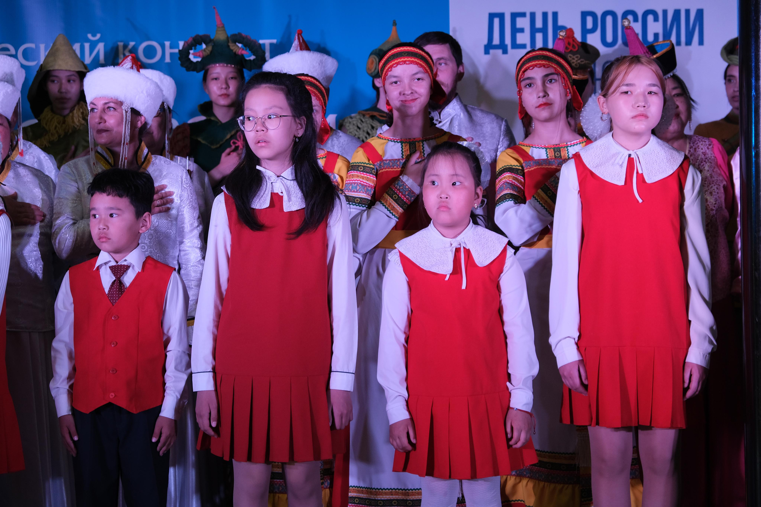 Академический концерт «МЫ ДЕТИ ТВОИ — РОССИЯ!». Сэсэг — дочь степи | семейный фотограф