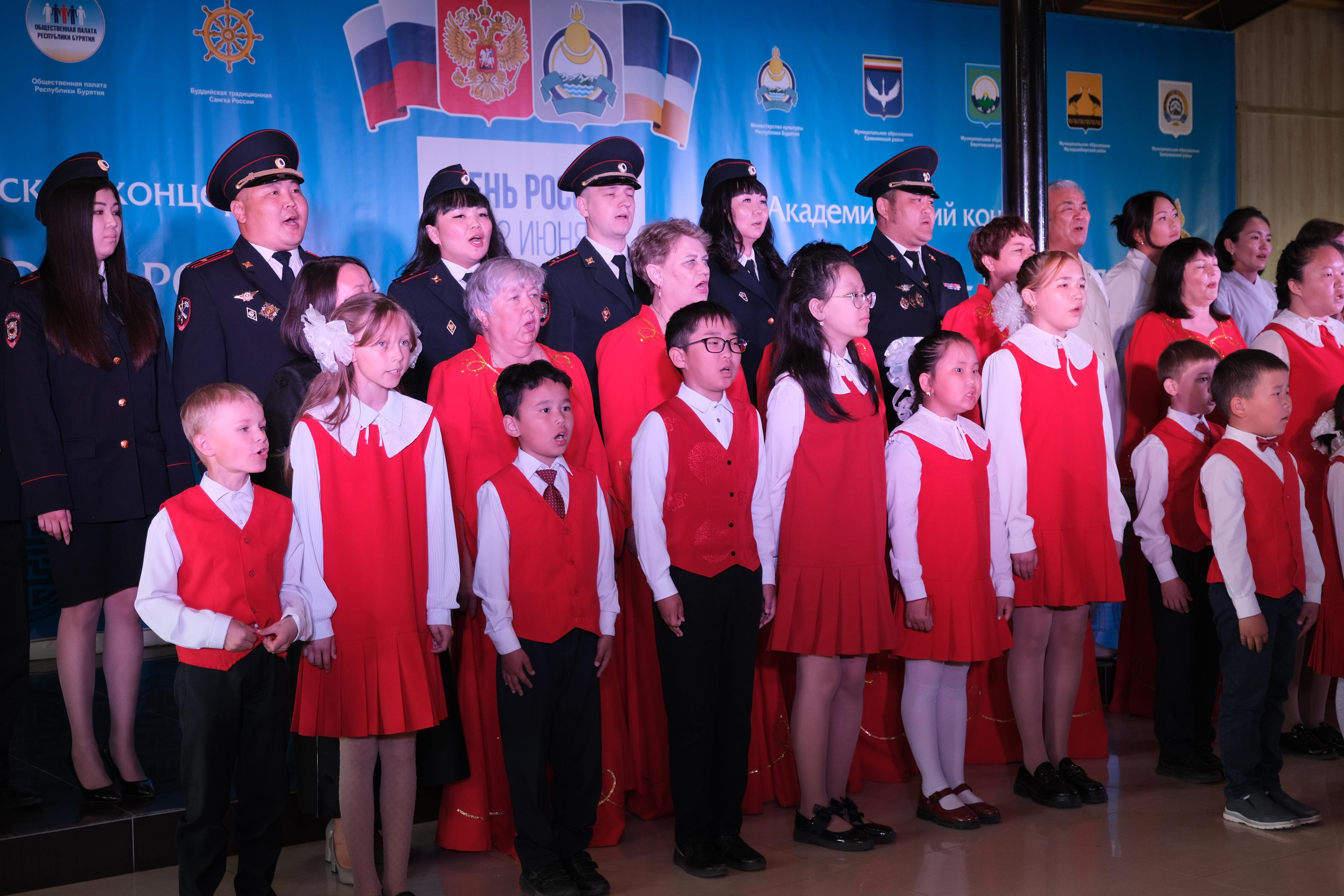Академический концерт «МЫ ДЕТИ ТВОИ — РОССИЯ!». Сэсэг — дочь степи | семейный фотограф