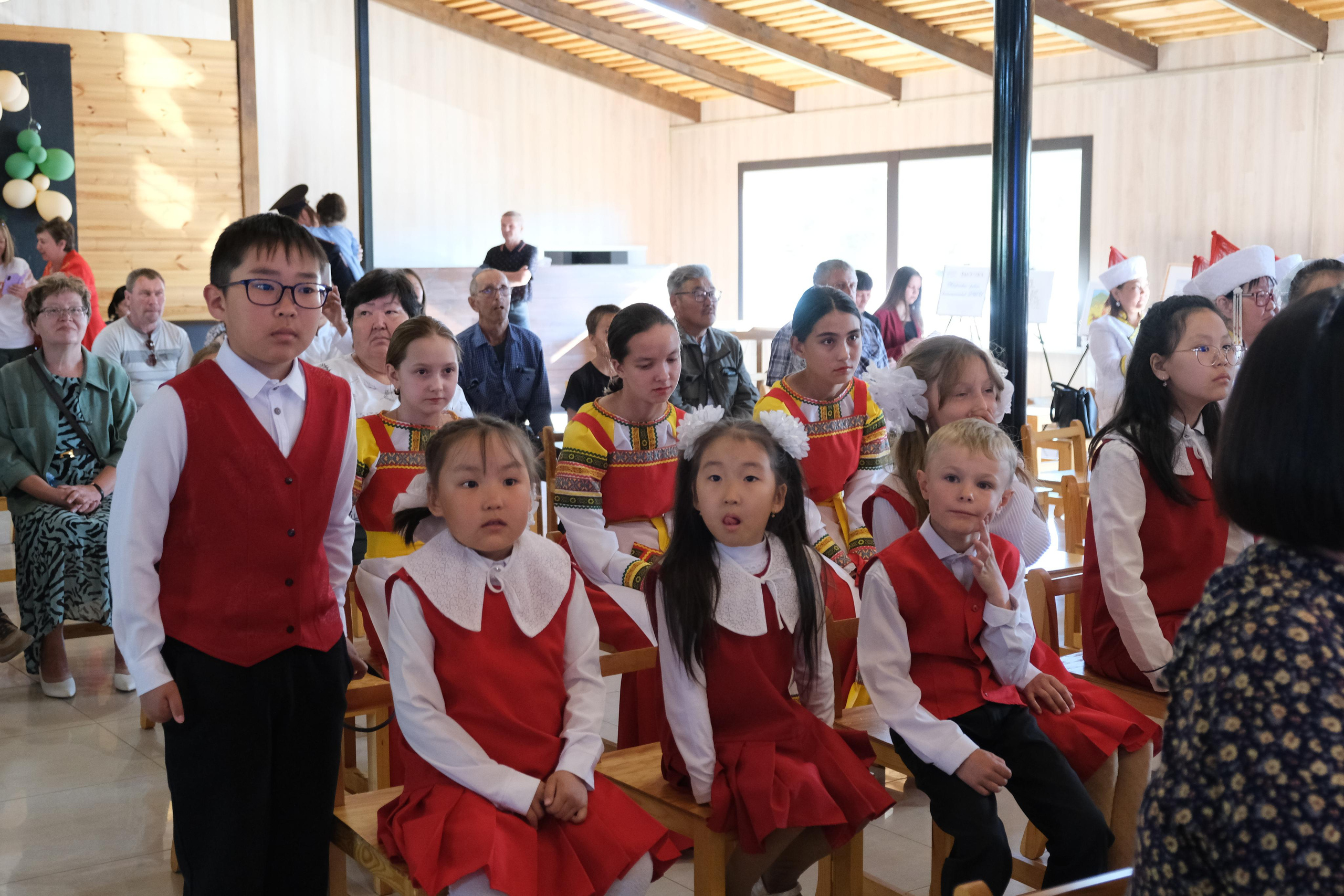 Академический концерт «МЫ ДЕТИ ТВОИ — РОССИЯ!». Сэсэг — дочь степи | семейный фотограф