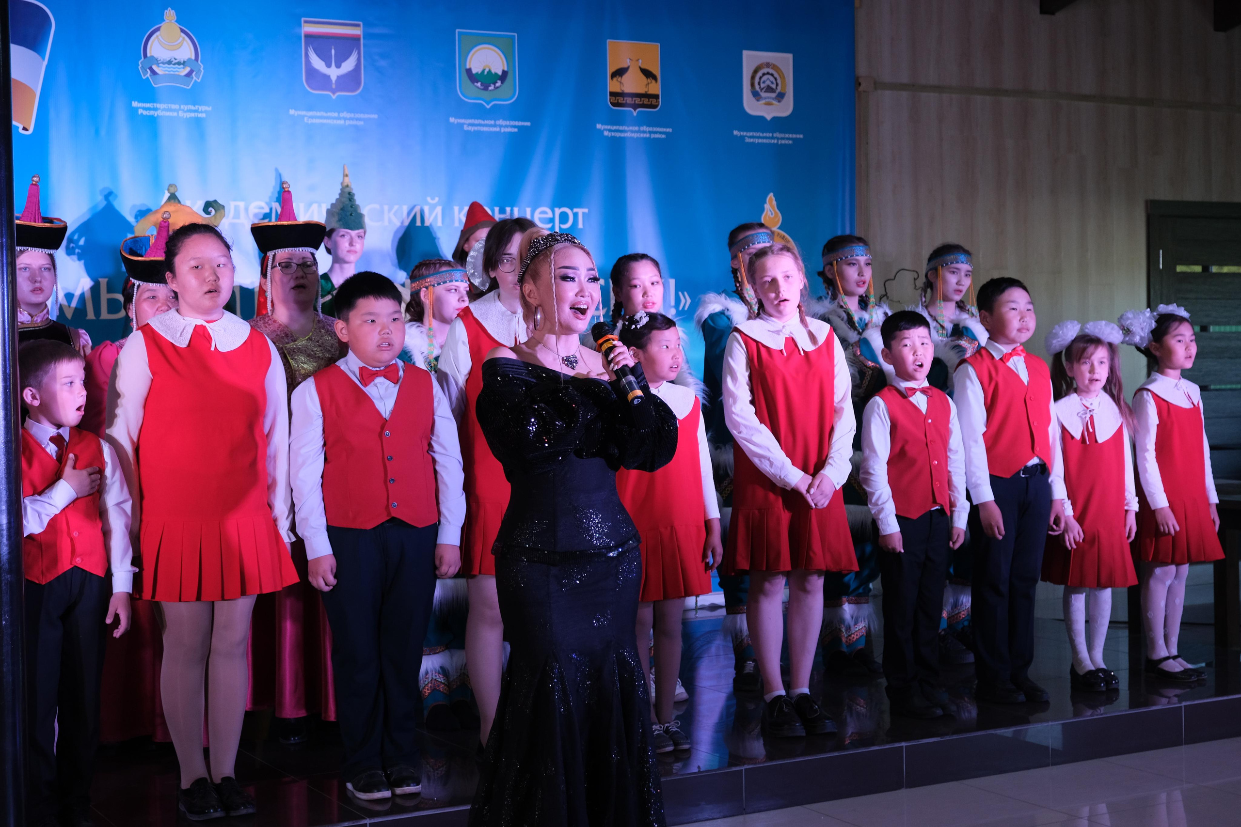 Академический концерт «МЫ ДЕТИ ТВОИ — РОССИЯ!». Сэсэг — дочь степи | семейный фотограф