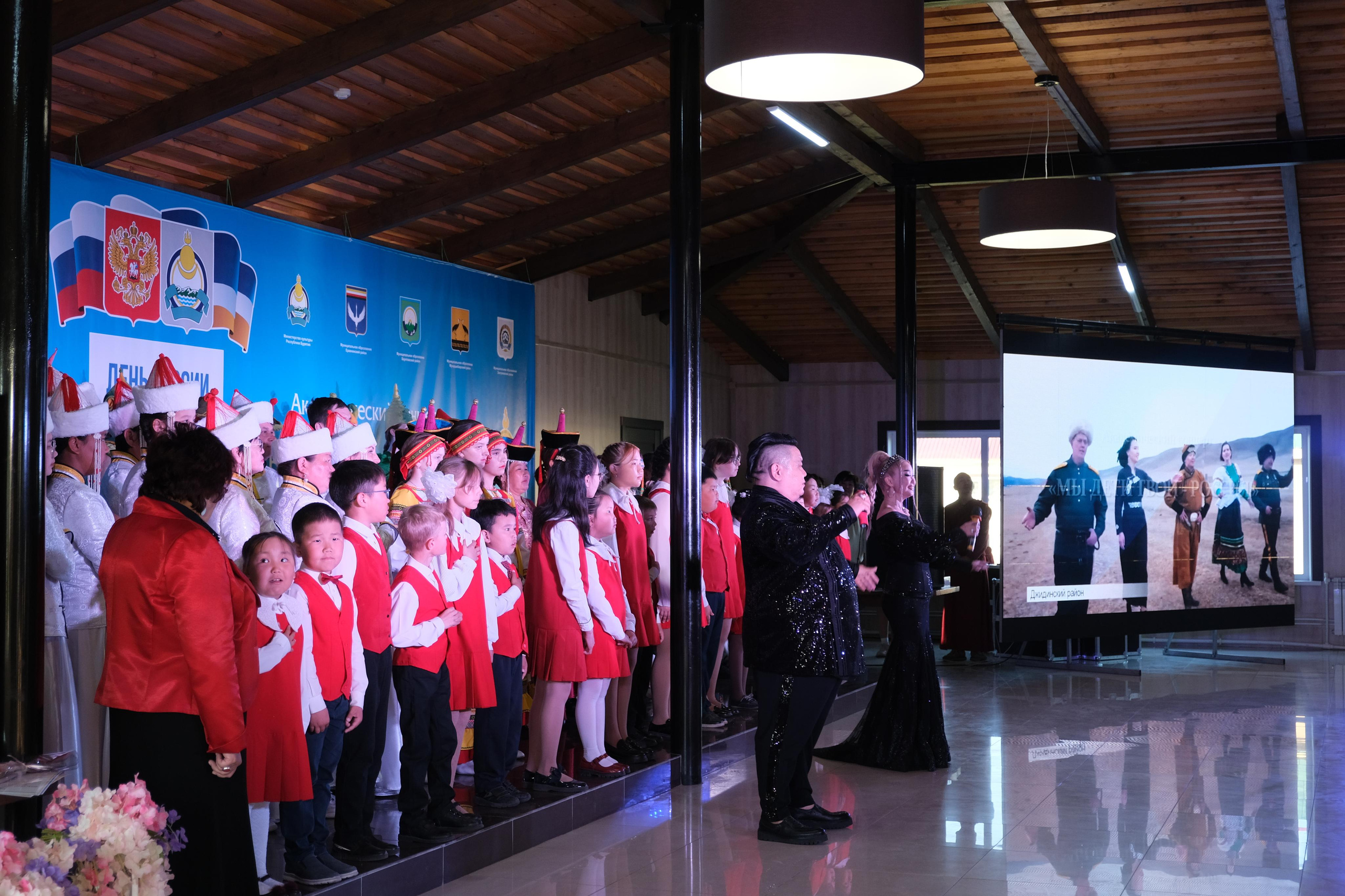 Академический концерт «МЫ ДЕТИ ТВОИ — РОССИЯ!». Сэсэг — дочь степи | семейный фотограф