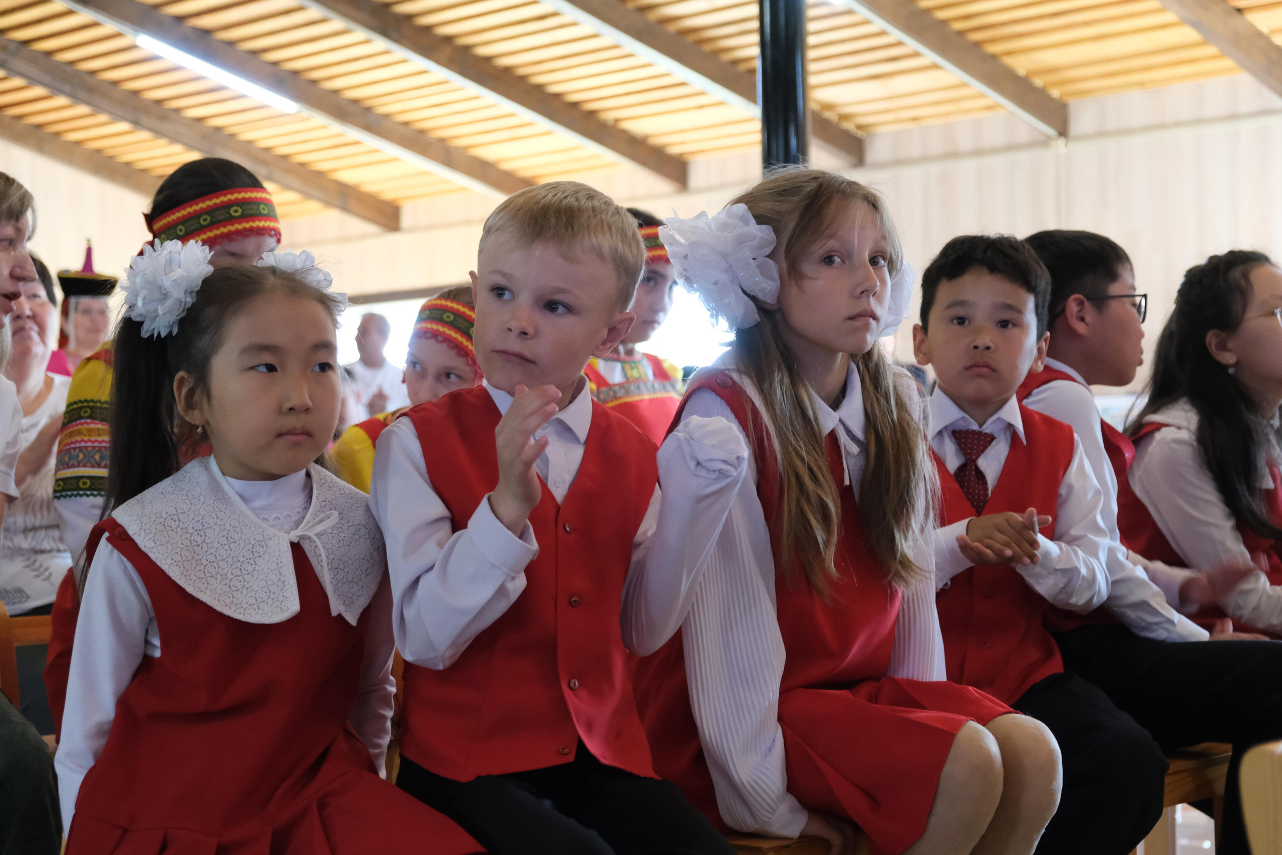 Академический концерт «МЫ ДЕТИ ТВОИ — РОССИЯ!». Сэсэг — дочь степи | семейный фотограф
