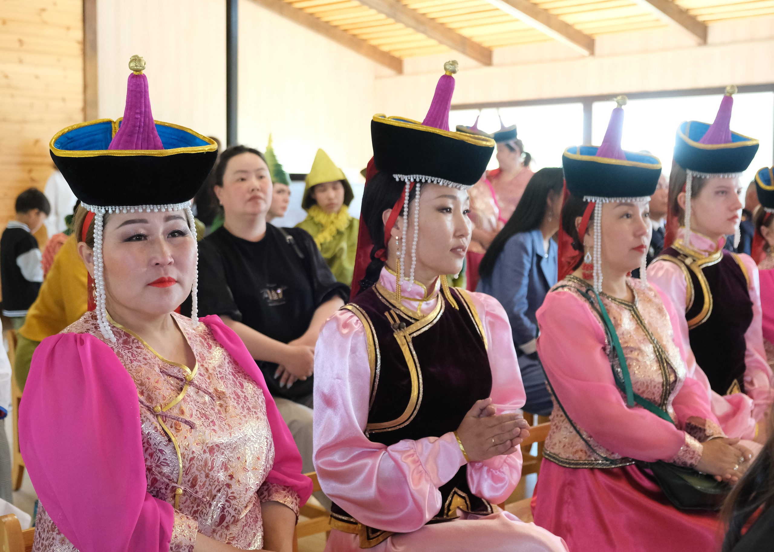 Академический концерт «МЫ ДЕТИ ТВОИ — РОССИЯ!». Сэсэг — дочь степи | семейный фотограф