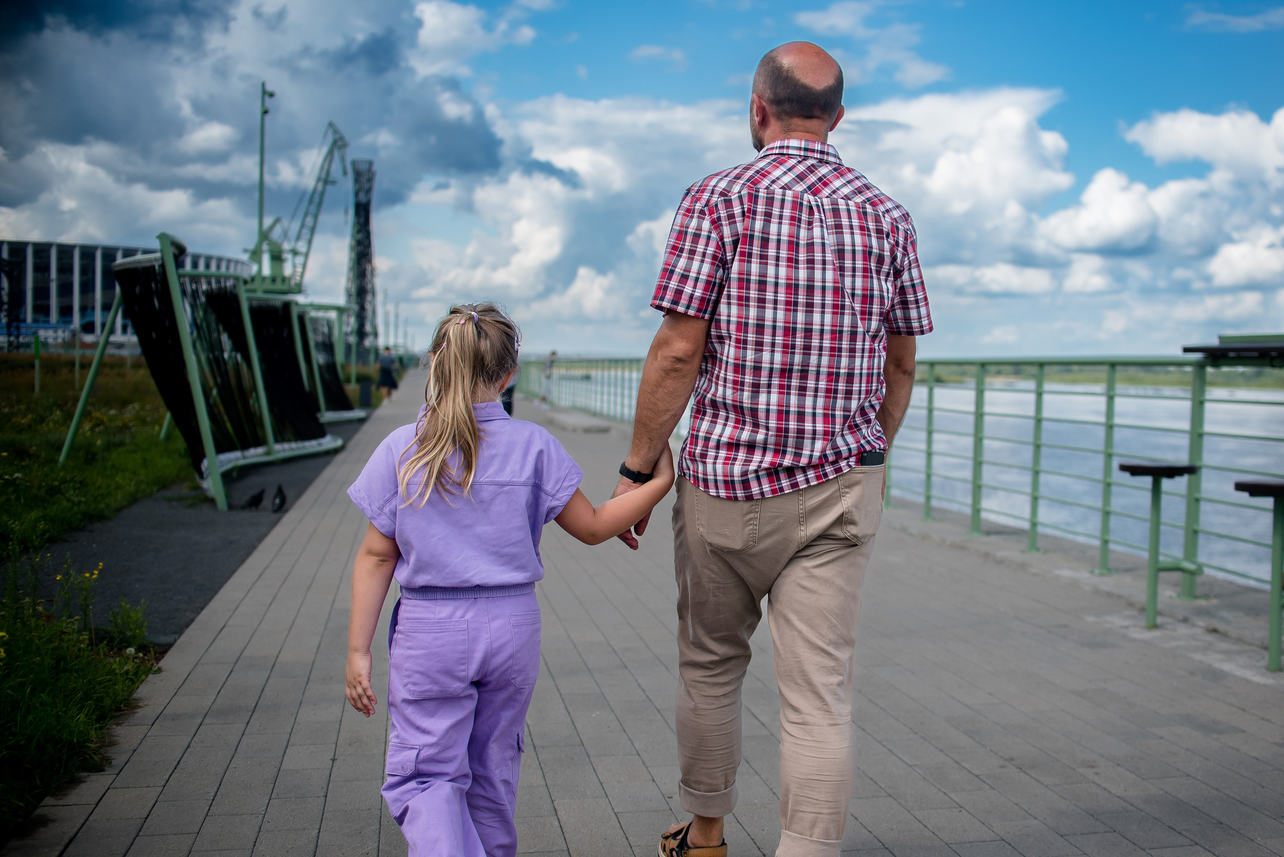 Семейная прогулочная фотосессия. Фотограф Макс Огурцов в Нижнем Новгороде