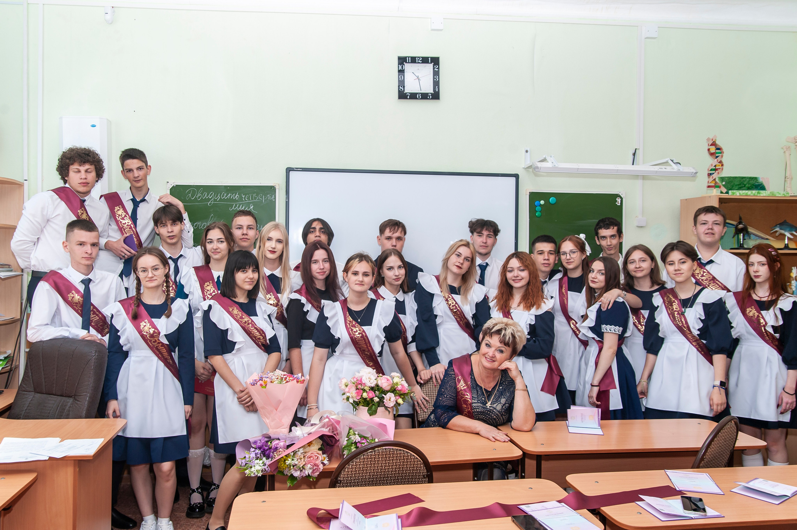 Последний Звонок МАОУ СОШ № 17 им. Эдуарда Есаяна — Архипо-Осиповка. Свадебный и семейный фотограф Денис Лукьянов в Краснодаре, Краснодарском крае и Республике Крым