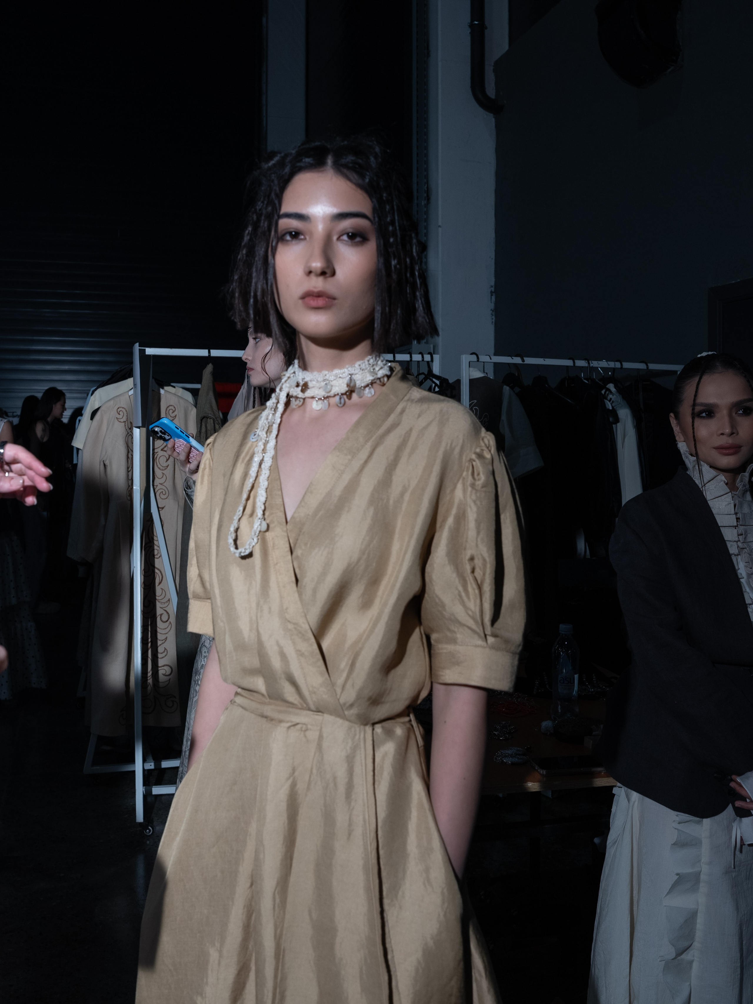 Visa Fashion Week Pre-Fall 2026 April BackStage Day 1. Сайт Алматинского НЮ АРТ, будуар и фэшн фотографа Дениса Карпенко