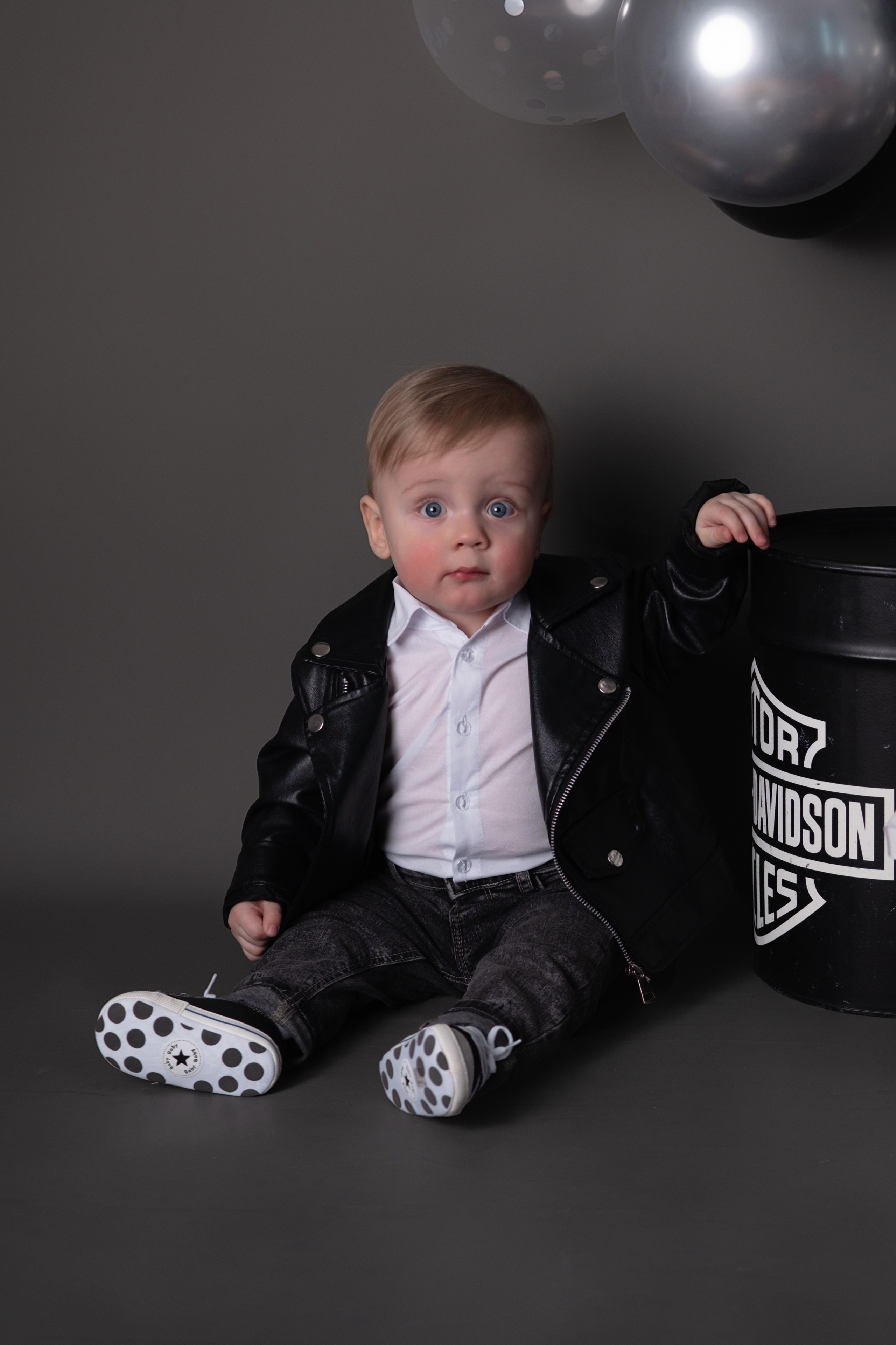 Годик Максиму и Кириллу. Семейный детский ньюборн фотограф в Москве Марта Петрова