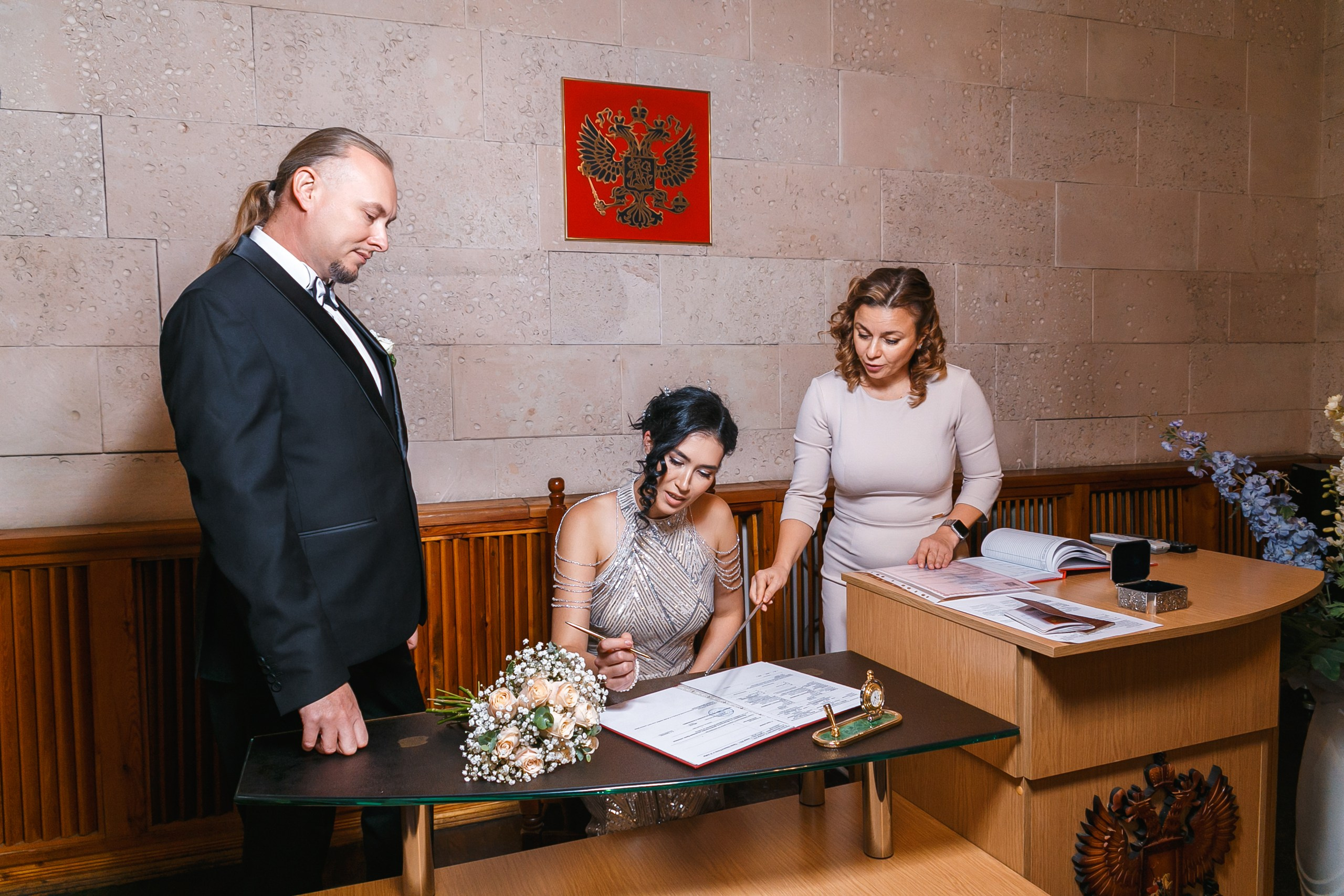 Ксения и Александр: поженились и погуляли в парке санатория Горная поляна. Событийный фотограф Максим Бескоровайновнов