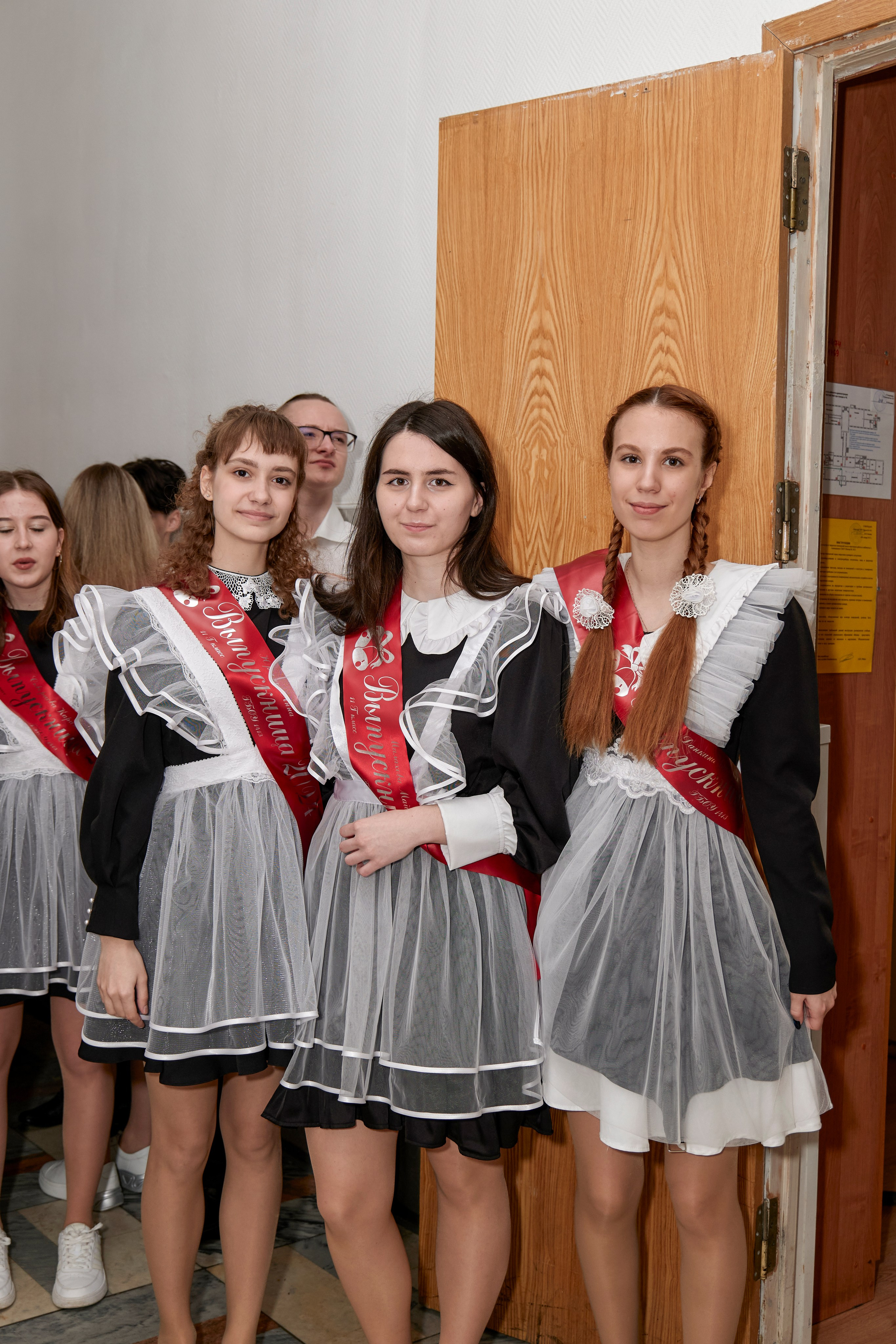 Последний звонок школа 1413. Детский и семейный фотограф г. Москва Оксана Катаджи