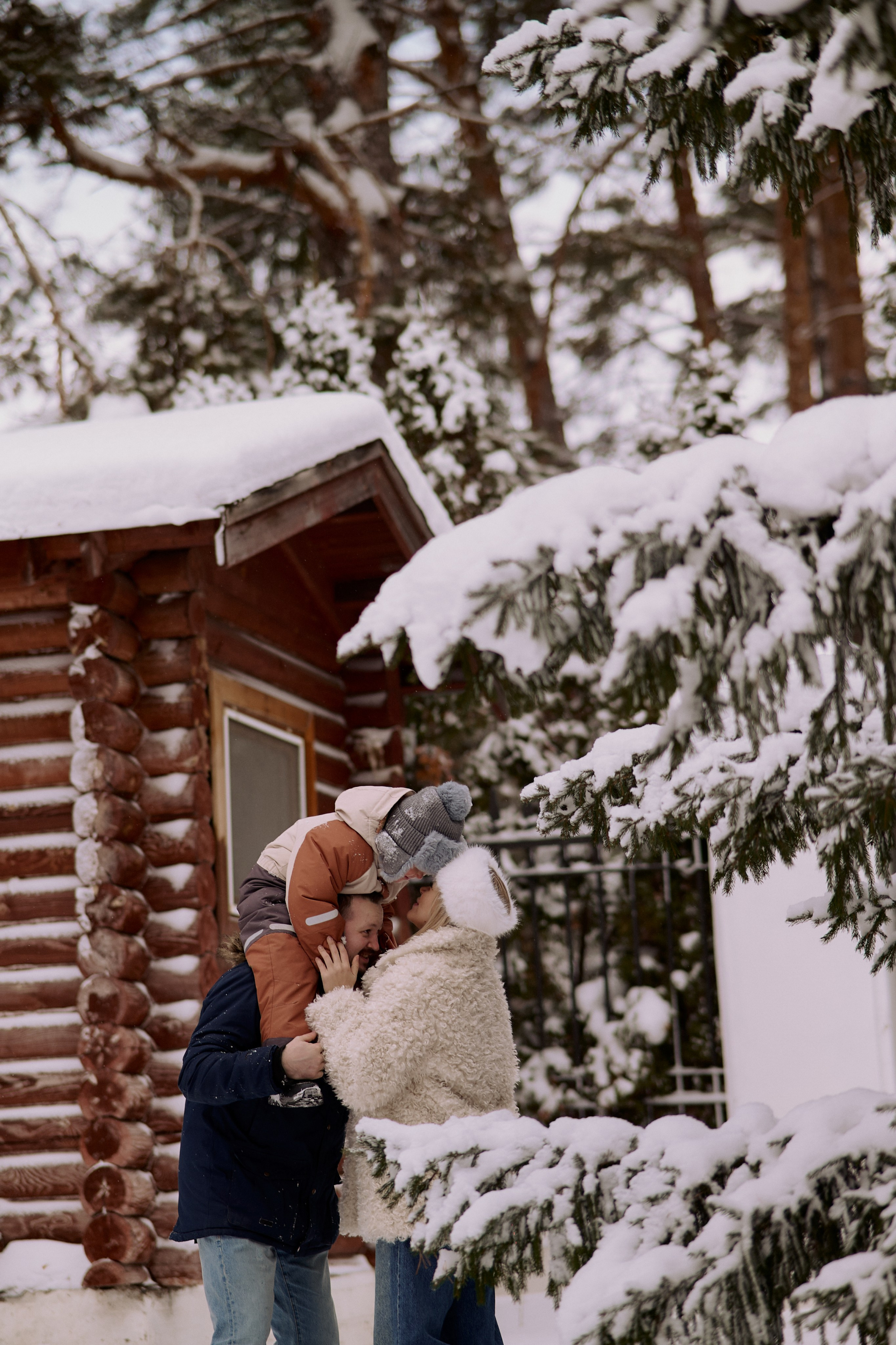 Паша, Света и Марк на зимней прогулке. Семейный и свадебный lifestyle-фотограф в Москве Мария Петрова
